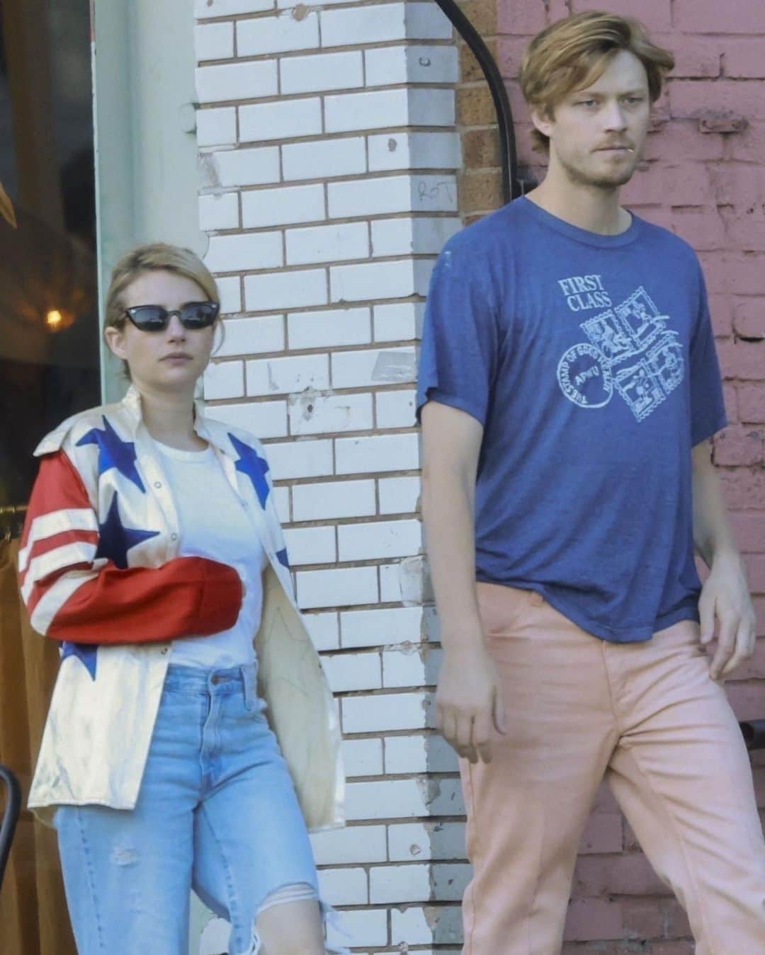 Just Jaredさんのインスタグラム写真 - (Just JaredInstagram)「Emma Roberts steps out for a low-key lunch date with boyfriend Cody John. #EmmaRoberts #CodyJohn Photos: Backgrid」8月9日 13時27分 - justjared