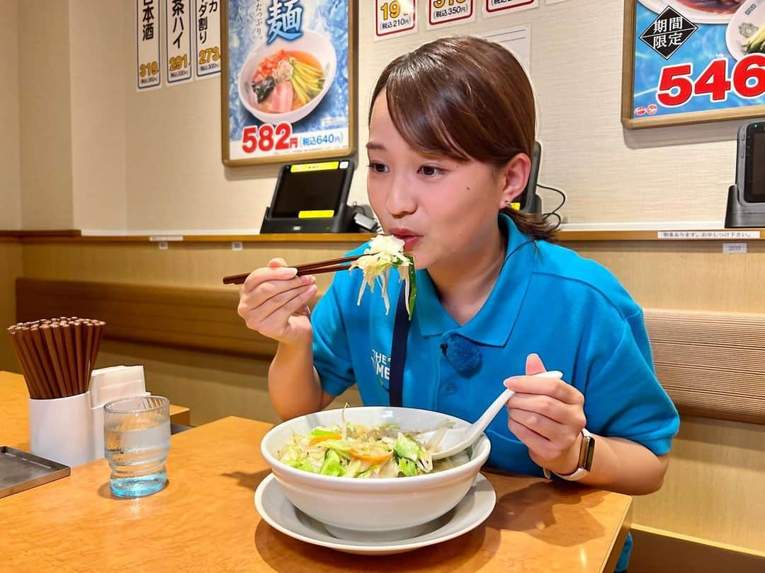 篠原梨菜さんのインスタグラム写真 - (篠原梨菜Instagram)「#早朝グルメ 東京・東銀座駅近く 熱烈中華食堂日高屋へ！ 平日24時間営業。関東で400店舗以上展開する人気店です！ 野菜たっぷりタンメン😋 キャベツや白菜など野菜350gが摂れる！中華鍋で炒めたシャキシャキの野菜。自社製モチモチ太麺。元気が出るタンメン😋 #水曜朝5時のラーメンtime #thetime_tbs #日高屋 #日高屋東銀座店  #東銀座ラーメン #東銀座グルメ #野菜たっぷりタンメン #tbs」8月9日 13時27分 - shinorinatbs