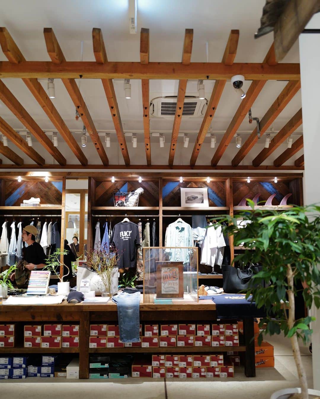 根岸由香里さんのインスタグラム写真 - (根岸由香里Instagram)「. そしてRHC名古屋店も！ 広くて風が抜けるカフェも併設されたお店。気持ち良い空気が流れていて沢山の気づきをくれました。とにかく時間が足りなかった！(7月末の写真📸)」8月9日 13時37分 - yukarinegishi