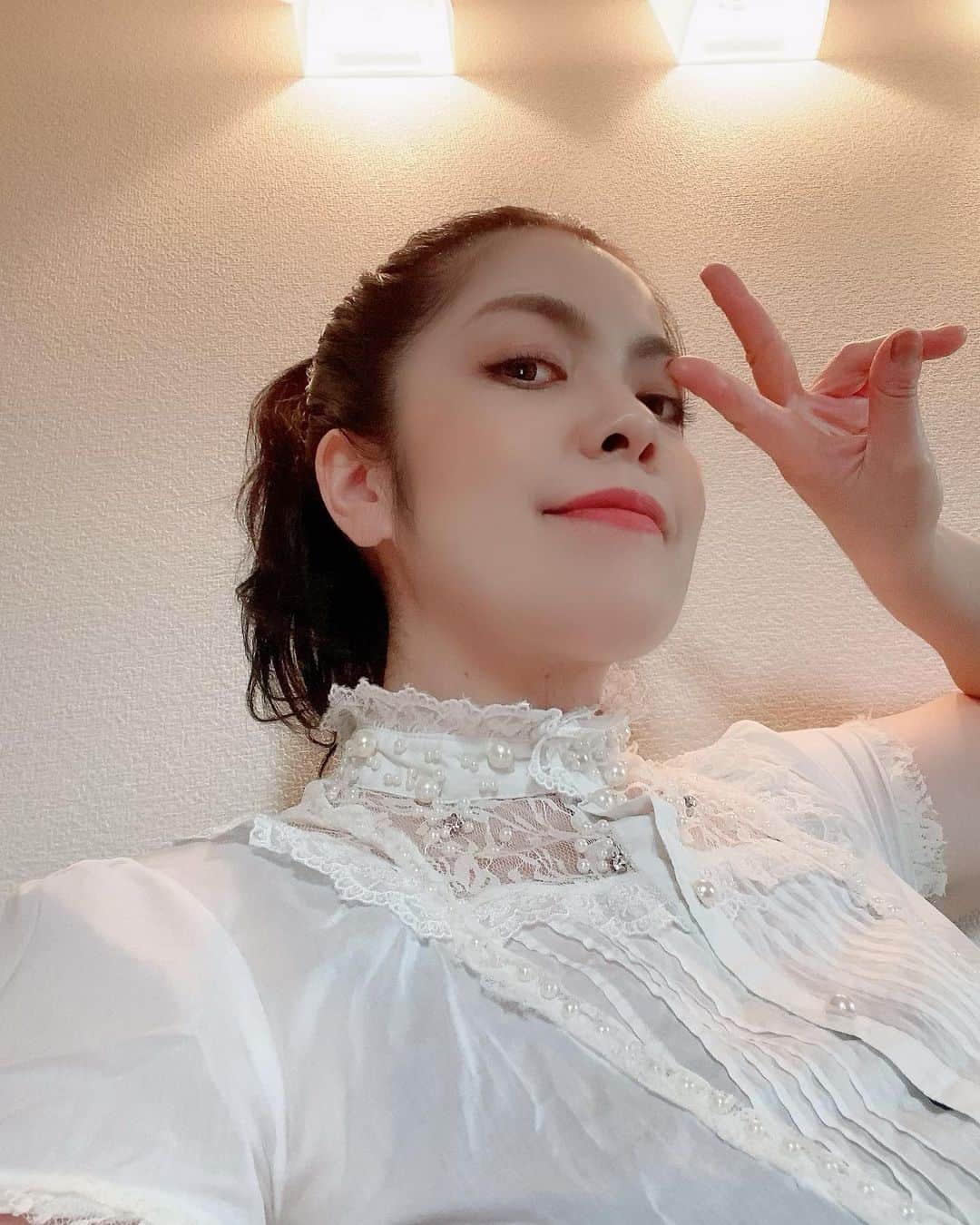 西国原礼子のインスタグラム：「SDN48の時に頂いた衣装を久々に着てみた。ソロ曲のMVの時にイギリスで着たの🇬🇧」