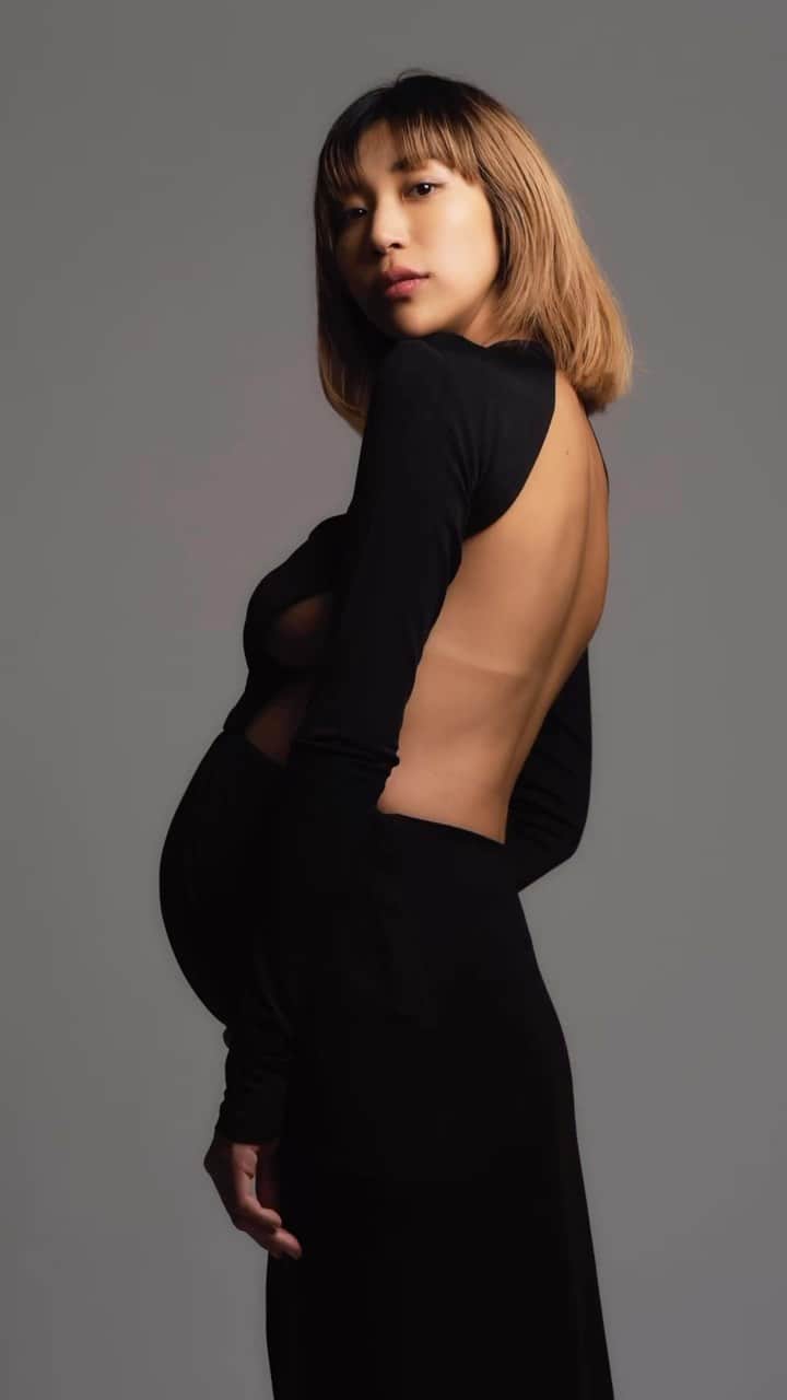 古賀あかねのインスタグラム：「thanks🎖️  @seigi_takakuwa_photography  @yukikokawabe_photo  @kenichi_futagami   #matanity #matanityphoto #matanitylife #pregnancy #pregnancylife #pregnancyfashion #pregnancylife #14w #14weeks #34w #34weeks」