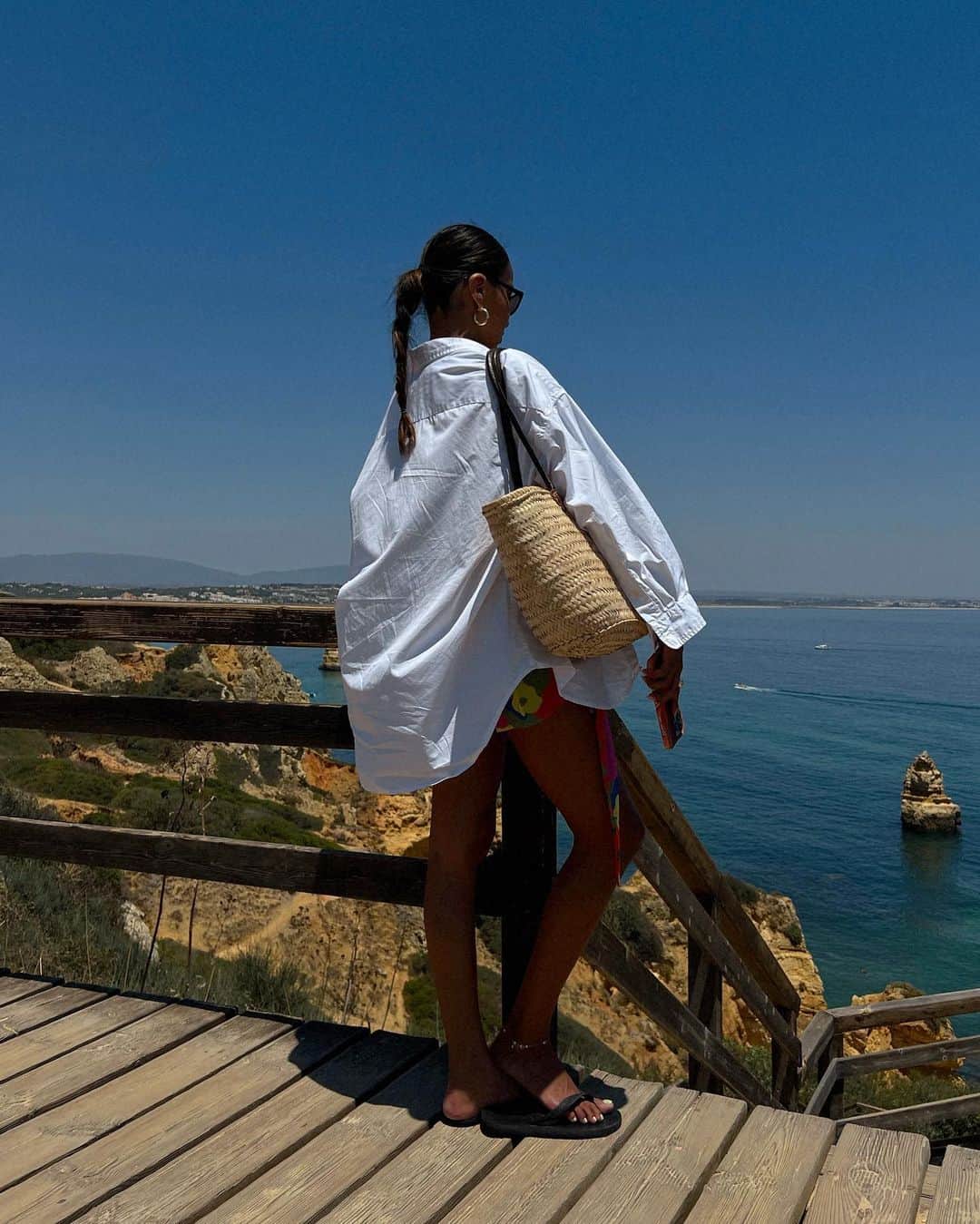 ジュリー・サリニャーナのインスタグラム：「I can be right here all day, any day. It’s perfect. 🫶🏽🤍 #lagos」