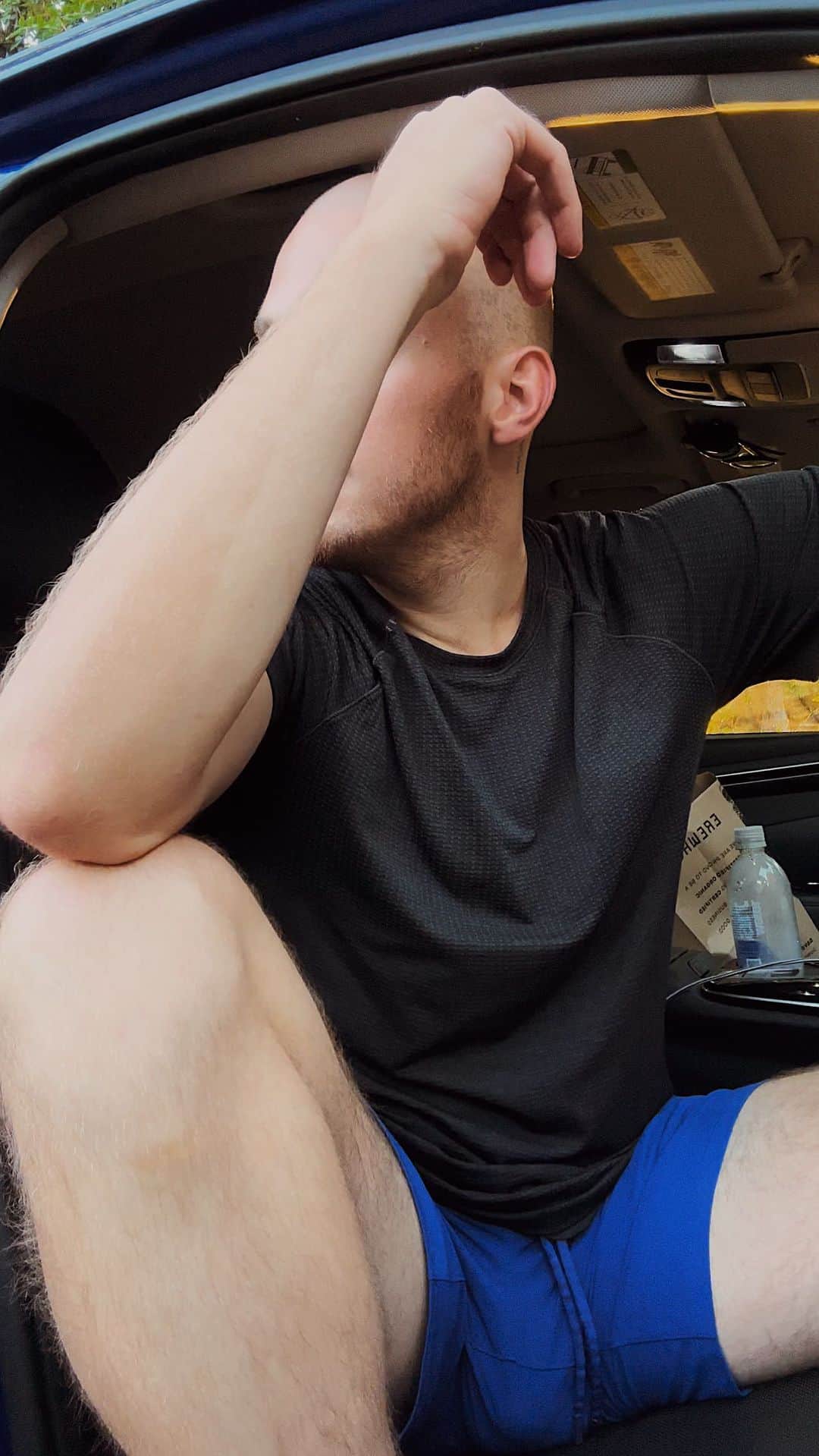 ブランドン・シェイアのインスタグラム：「Week 6 on #ozempic & I’m not gonna lie, I’m pretty much over it. Yes I’ve lost weight but not in the best way. I’m slowly figuring it out but I’m hesitant to continue now that I know everything about it.  like always, if you like these vlog style videos let me know  in the comments with the most sexy comment of all time. Amen.」