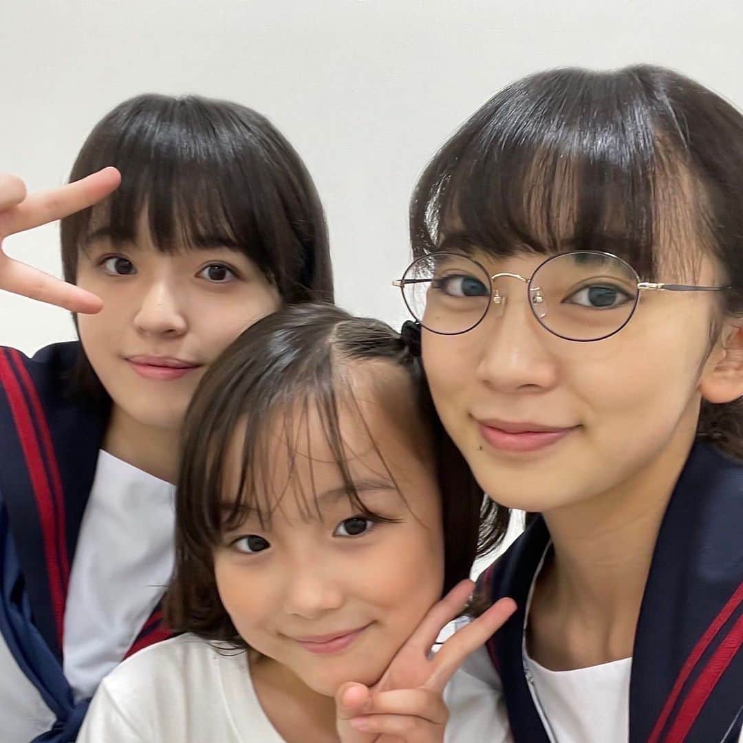 のインスタグラム：「ばらかもん今夜10時から5話始まります。私の誕生日の日にばらかもんチームの皆さんから祝っていただきました。初めて仕事場で祝っていただいたのもありいい思い出です!5話はお話し合いです。ぜひお楽しみに #近藤華 #ばらかもん #フジテレビ #トップコート #topcoat」