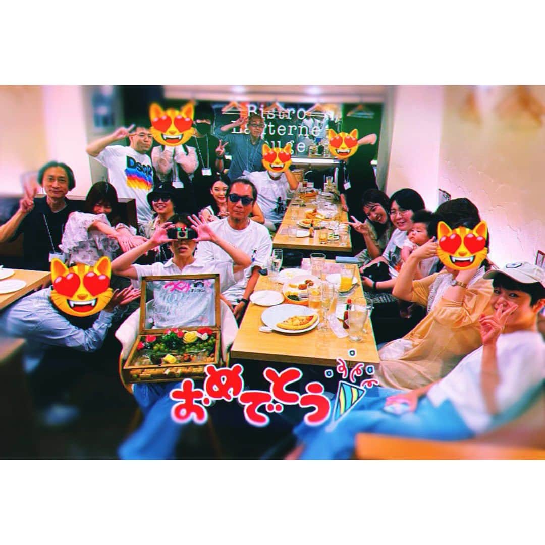 のインスタグラム：「2023.0805.𝚂𝚊𝚝.🎂  夢糖月神爆誕祭沢山famが駆け付けてくれてとても感謝です꒰><꒱‬🫶🏻有難はーと💜ﾌﾟﾚｾﾞﾝﾄ大事に使うね。次の劇場でも早速使うよ️🩵🪽🫧🦉あんなにいっぱいﾌﾟﾚｾﾞﾝﾄくれたのに、どれもひとつも被っていなくて驚いたよ！こんなにお誕生日ﾌﾟﾚｾﾞﾝﾄ貰ったのは初めてだぁ(*ﾟｪﾟ*)I LOVE YOU🐈‍⬛♩ #お誕生日おめでとう #半兵衛 #🐈 #ムト誕」