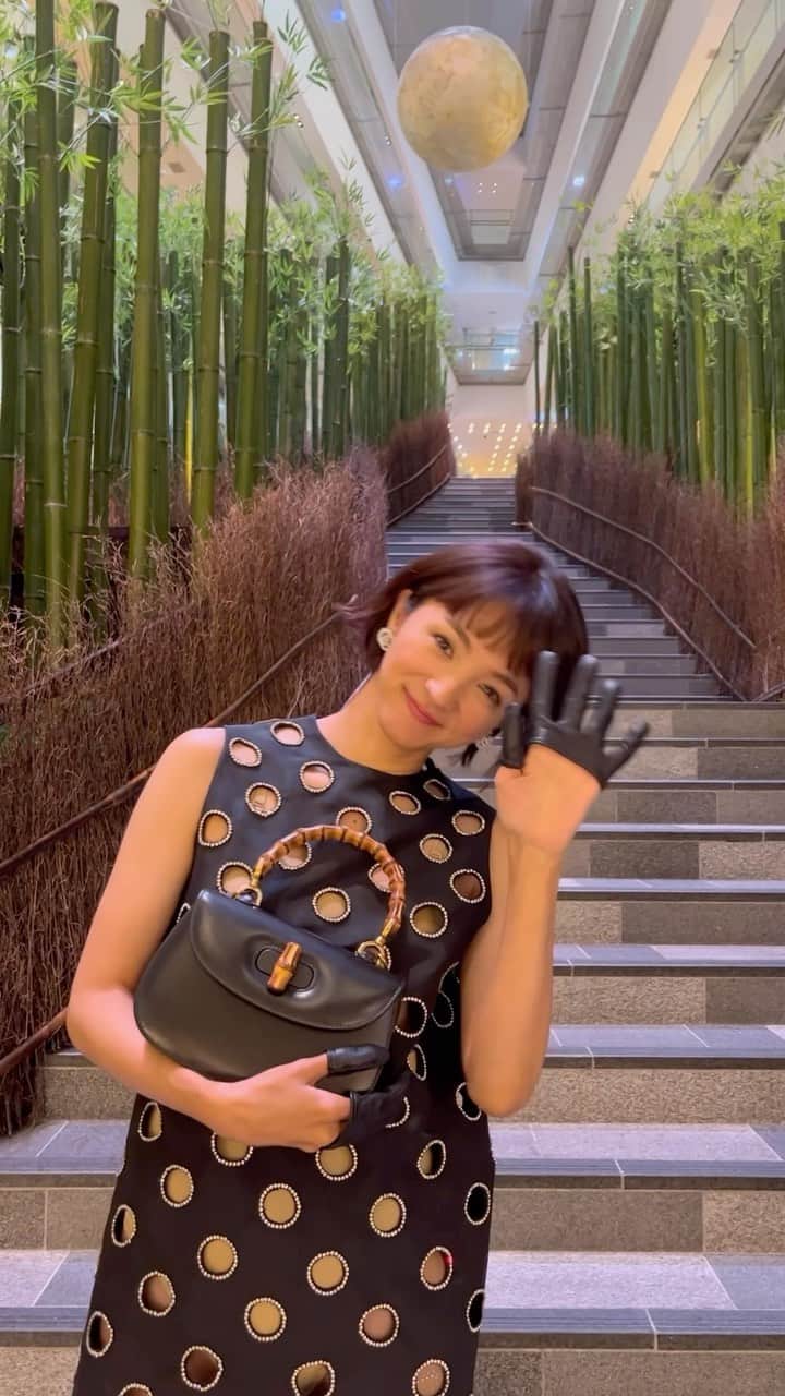 のインスタグラム：「満島ひかりがグッチの体験型イベント「Gucci Bamboo Summer」に来場！  会場では、満島ひかりとMONDO GROSSOがタッグを組んだ新曲「Shadow Dance」のMVも上映。今日のコーディネートのポイントと、作詞に込めた想いをシェアしてくれた。  #GucciBambooSummer #GucciBamboo1947 #GucciOsteria #満島ひかり #Gucci #グッチ @hikarimitsushima」