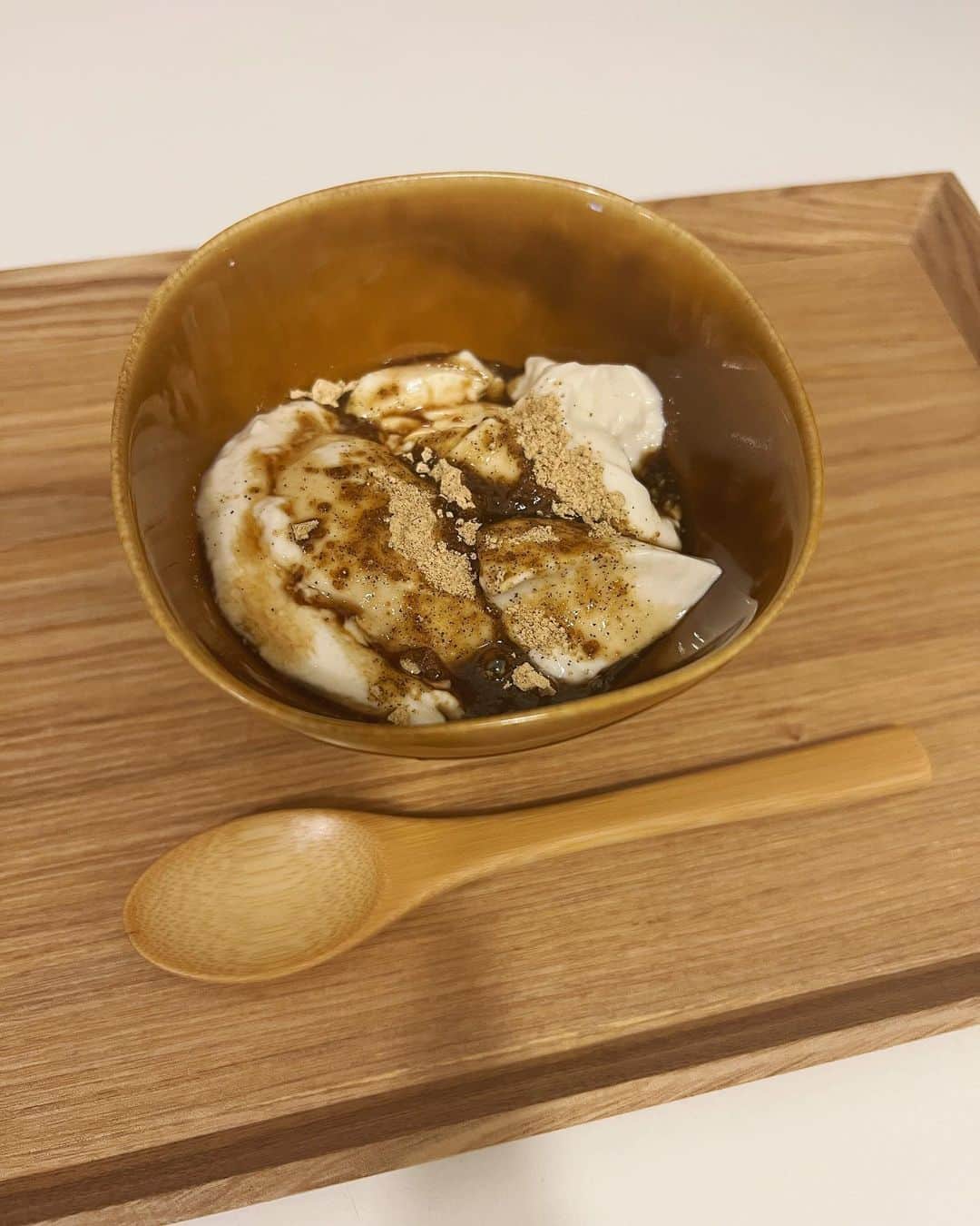 畑野ひろ子さんのインスタグラム写真 - (畑野ひろ子Instagram)「おやつは、　@sangmi.official の豆乳プリンの黒蜜がけ  実身美のドレッシングは食べた事あったけど、この豆乳プリンは初めて😆❣️  優しさが詰まったクリーミーなプリン😋🍮」8月9日 14時30分 - hiroko_hatano_
