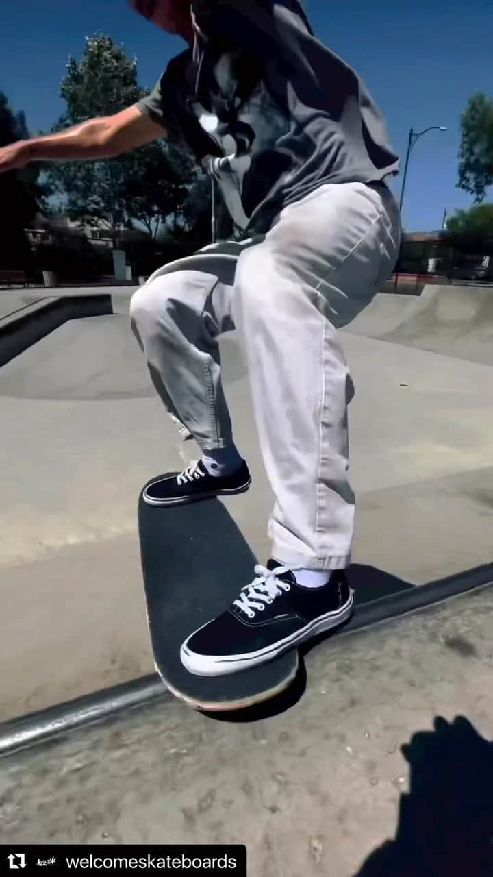 開心那のインスタグラム：「#Repost @welcomeskateboards with @use.repost ・・・ @jake_yanko and @cocona.hiraki 👯　 📹 @dvargs」
