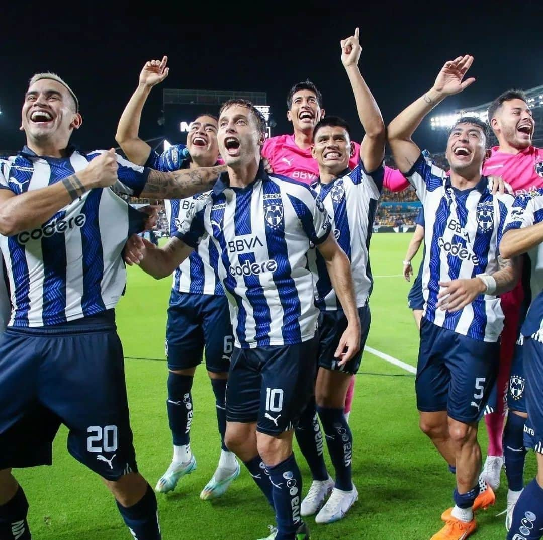 セルヒオ・カナレスのインスタグラム：「✨️ Muy orgulloso de este equipo 💙 !!!! Seguimos, @rayados !!!!」