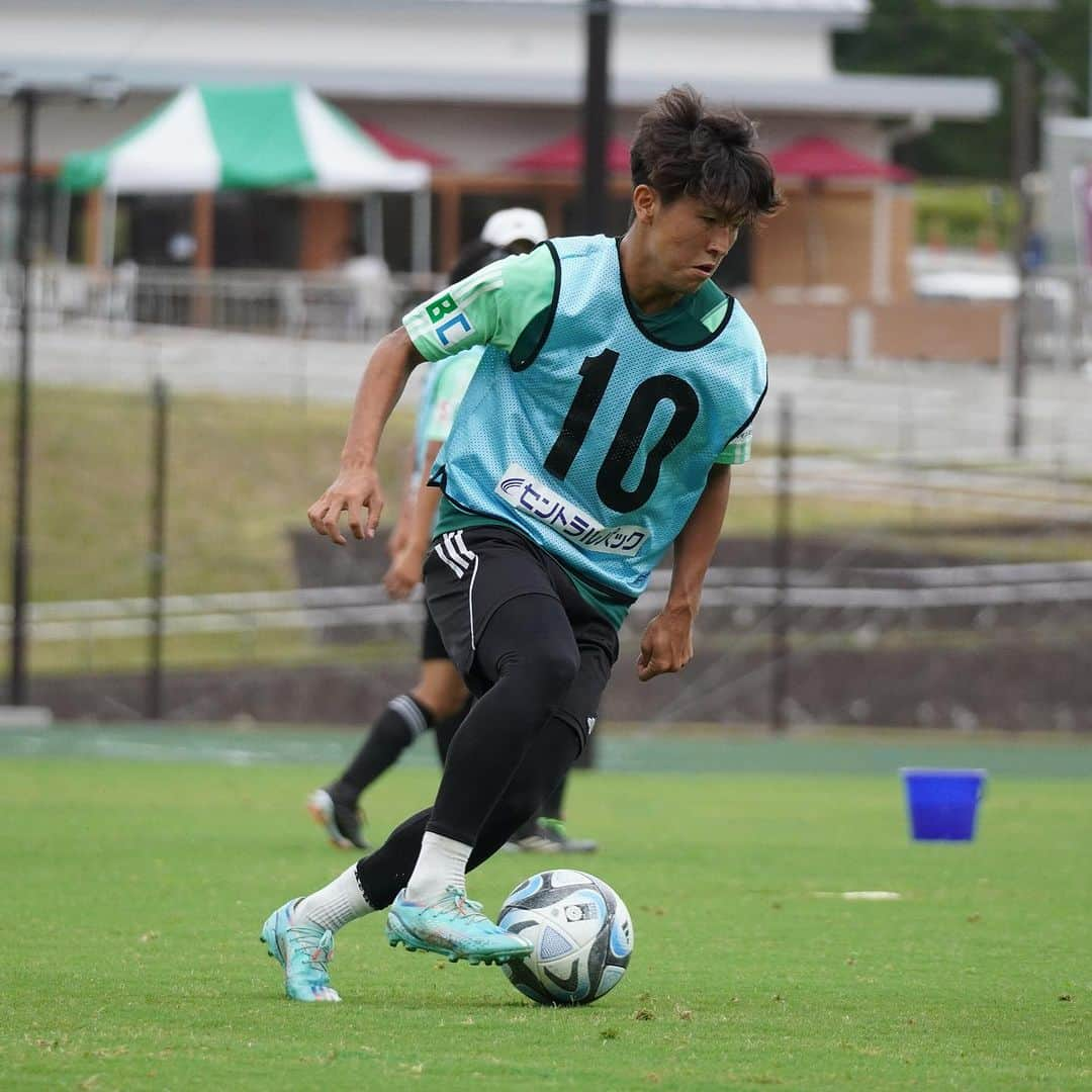 松本山雅FCのインスタグラム：「8.9トレーニング 本日のトレーニング写真をピックアップ📸🟢  #yamaga #matsumotoyamaga #國分龍司 #下川陽太  #稲福卓 #喜山康平  #村山智彦 #鈴木国友 #山本龍平 #小松蓮」