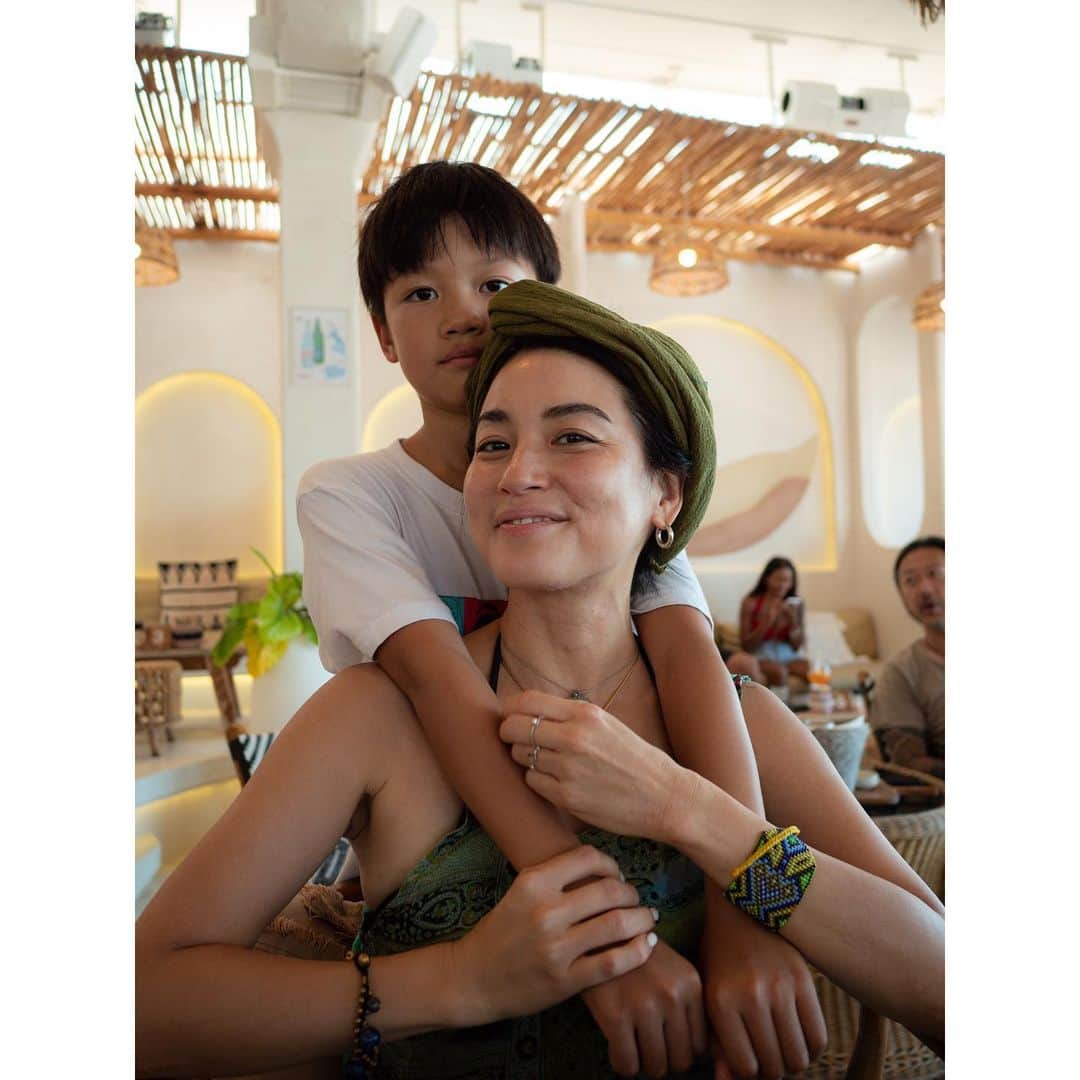 桃生亜希子のインスタグラム：「🌞🌊👦🏻✨🌈💧🌏🧘‍♀️✨❤️‍🔥」