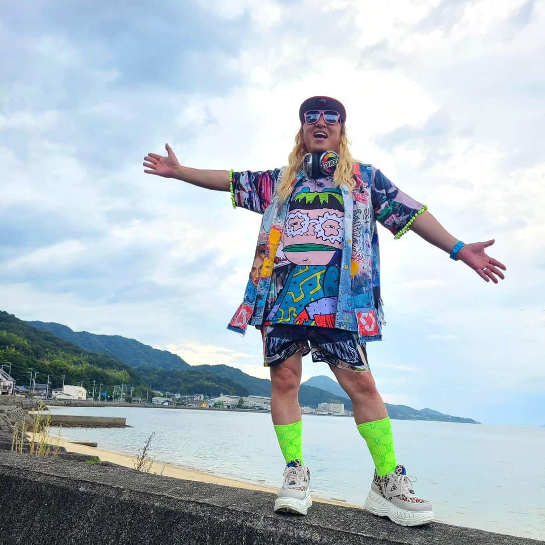 DJ KOOさんのインスタグラム写真 - (DJ KOOInstagram)「香川県三豊市に来ています！！ 瀬戸内海沿いの静かでおもむきある街 なんか時間が止まったような 昔と今が混在した不思議な風情があります   #香川県  #三豊市  #DJKOO」8月9日 16時06分 - dj_koo1019