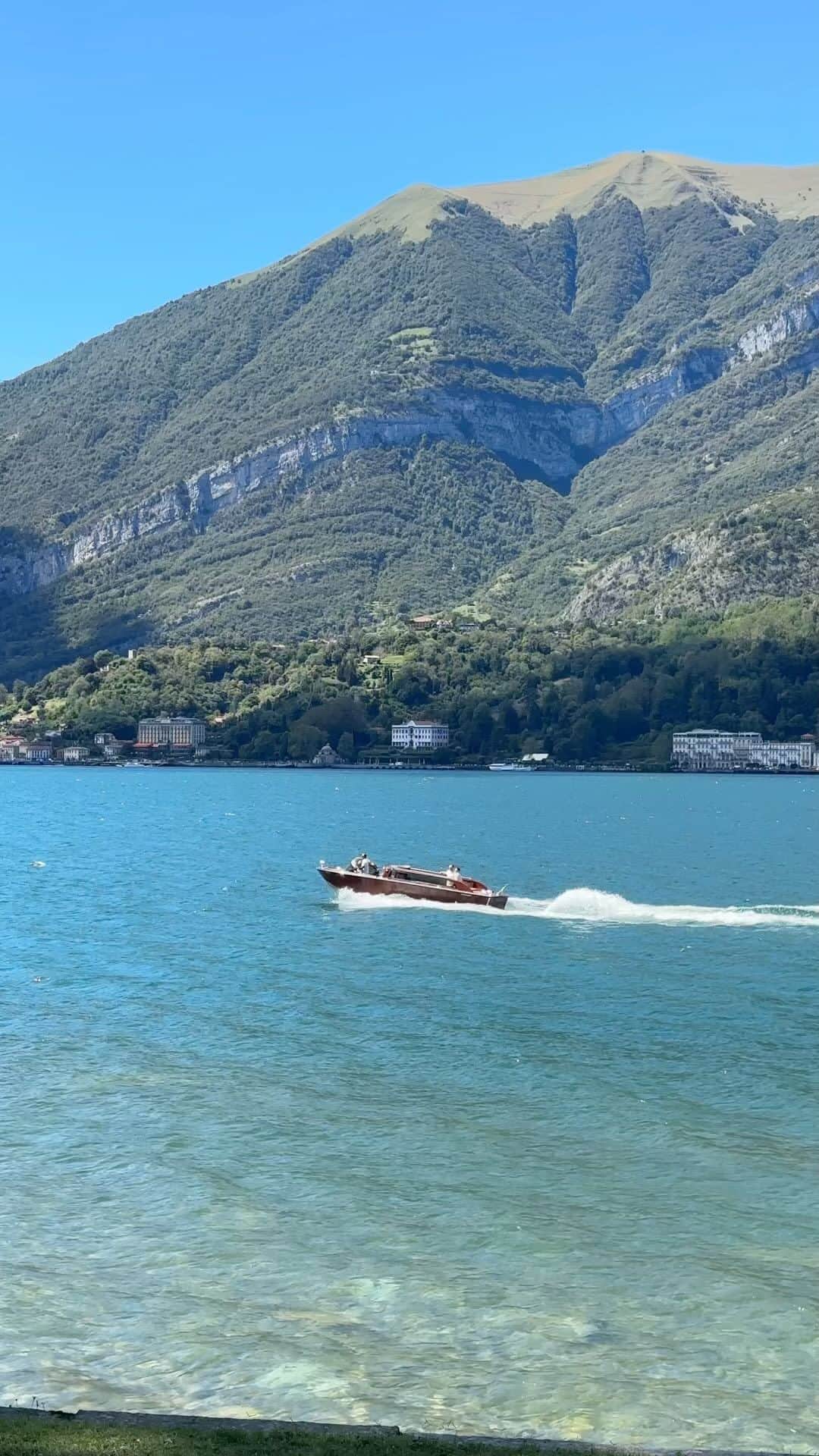 ルイ・トーロンのインスタグラム：「LAGO DI COMO 🇮🇹」