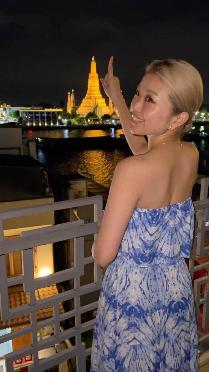 あきまっくすのインスタグラム：「📍Riva Arun Bangkok @rivaarunbangkok   窓からワットアルンが見えるお部屋が めちゃくちゃ最高でした✨ スタッフさんも気さくでいい方ばかりで チェックアウトの時、手書きのメッセージを頂いて はぅ！ここのホテルにして良かったぁ🥹ってなった🫶🏽 . . . #thaitrip #wataruntemple  #watarun  #rivaarunbangkok  #タイ旅行 #バンコク #ワットアルン」