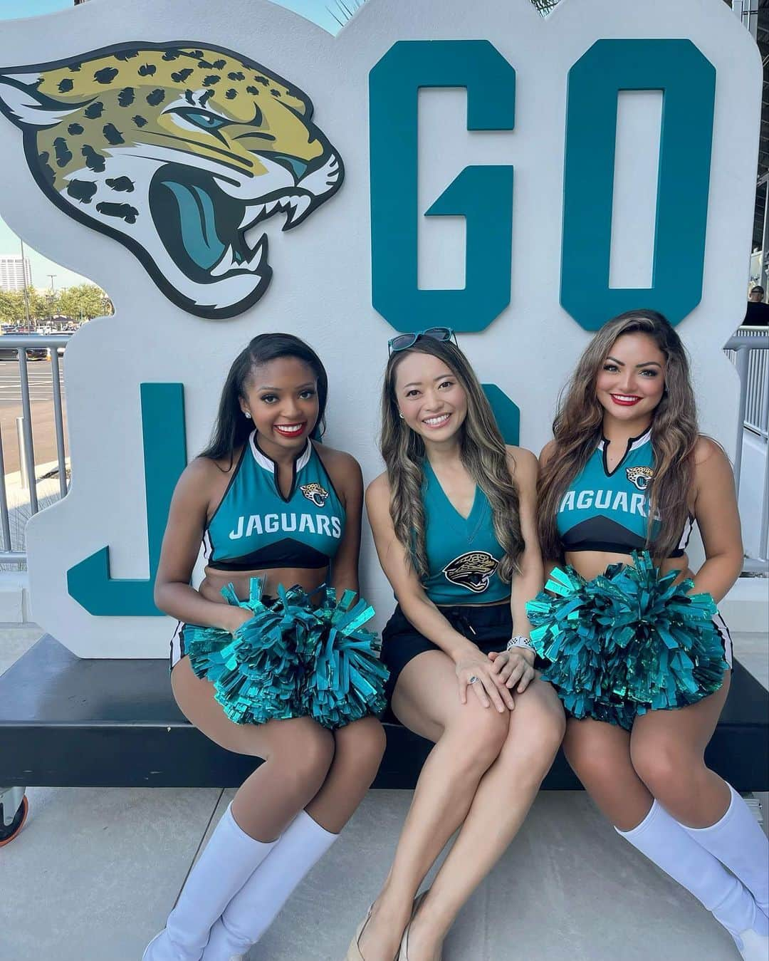 本田景子さんのインスタグラム写真 - (本田景子Instagram)「I'm a big Jaguars & ROAR fan!!🩵  #theroarofthejags #nflcheerleaders #florida #jacksonville #nfl #jaguars #duuuval #アメリカ生活 #nfl #本田景子 #チアリーダー #ジャクソンビル #フロリダ #trainingcamp」8月10日 3時28分 - keikohonda1111