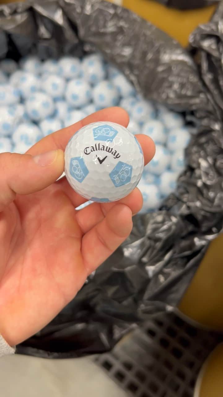 ジョン・ラームのインスタグラム：「@goodgood golf balls dropping on our website at 7am PST tomorrow, August 10 🤌」