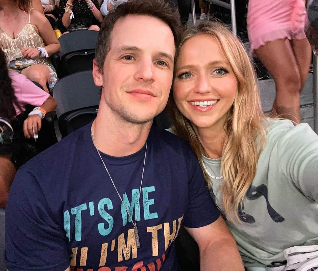 ジョアンナ・ブラッディさんのインスタグラム写真 (ジョアンナ・ブラッディInstagram)「🎶This night is