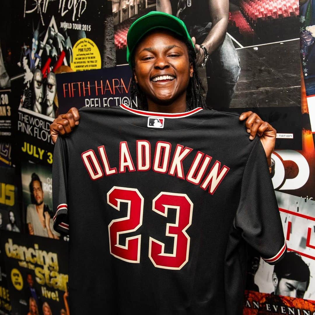 アリゾナ・ダイヤモンドバックスのインスタグラム：「Repping the hometown team for a homecoming. All love @joyoladokun. ❤️」