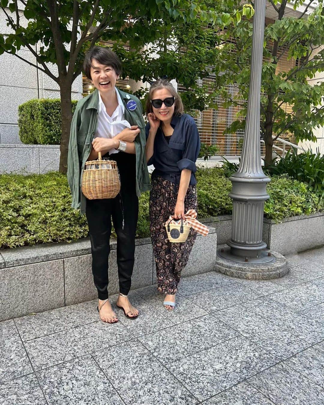 のインスタグラム：「憧れのパリジェンヌ　チャコさん @suzukichako とのランチ会✨  旅気分味わえる　「銀座の金沢」@ginzanokanazawa  にて😘  チャコさんのインスタのポスト、大好き過ぎて毎回ズームして見ちゃう。チャコさんにはやめてー。って言われるけれど🤣 この日のコーディネートもめちゃくちゃ素敵だったー☺️  #銀座ランチ#チャコさん#憧れのパリジェンヌ#おしゃれでお話も最高におもしろい🤣」