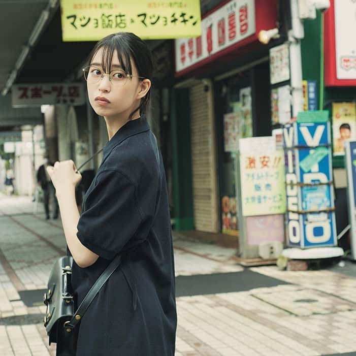 minaさんのインスタグラム写真 - (minaInstagram)「・ 発売中のmina8•9月合併号『着回す、シェアする「メンズトップス」』企画から、コーディネートを紹介します！  Item--------------- ポロシャツ 11,550円／FRED PERRY（フレッドペリーショップ東京） @fredperryjp  ショルダーバッグ 73,700円／GLENROYAL（BRITISH MADE 銀座店） @glenroyal1979  メガネ 46,200円／金子眼鏡 （オプティシァン ロイド） @kaneko_optical ---------------------  mina8•9月合併号をぜひチェックしてくださいね🌞  #mina #minamagazine #ミーナ #fashion #週末女子 #週末男子 #森川葵 #メンズライクコーデ #シンプルコーデ #カジュアルコーデ #休日コーデ #おでかけコーデ #夏コーデ #每日穿搭 #穿搭日常 #데일리룩 #심플룩 #캐주얼룩」8月9日 18時36分 - mina.magazine