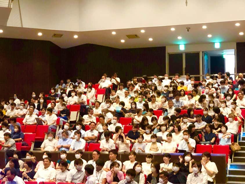 畑喜美夫さんのインスタグラム写真 - (畑喜美夫Instagram)「東山梨教育協議会主催の小学、中学生の先生方への講演会‼️  最幸でした‼️  みんなで「いいね〜👍」も沢山して、素敵な風を会場に吹かせました‼️  これからが楽しみです‼️  感謝‼️  #ボトムアップ  #ボトムアップ理論  #畑喜美夫  #畑喜美夫先生  #ボトムアップパーソンズ協会  #ボトムアップパーソンズ  #みんなが主役  #みんなで成長  #ワクワク  #マネジメント  #リーダー  #リーダーシップ #選手主役 #人間力  #セミナー  #講演会  #小学校の先生  #東山梨  #山梨県  #instagram  #可能性  #中学校の先生  #発見」8月9日 18時45分 - kimio.hata