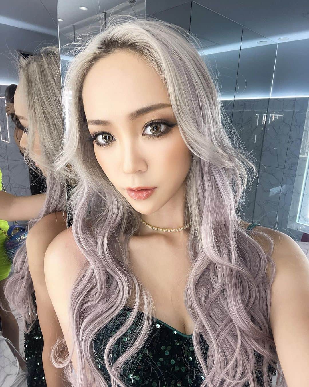 河部風花のインスタグラム：「⁡ nutsnightの時のヘアメは @maaya0014.ankh さん✌️ ⁡ ウェーブにしてもらったよ🫶 ⁡ いつもありがとうございます⸜🌷︎⸝‍ ⁡ #ギャル #ギャルママ #ママ #シングルマザー #パーティー」