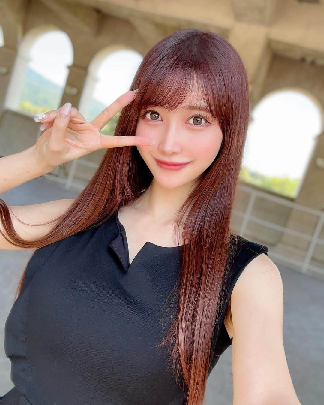 MAYUさんのインスタグラム写真 - (MAYUInstagram)「. この前行ったセゴビアゴルフクラブのクラブハウスの外観とか、駐車場までの道が可愛かったの〜🏰🤍 . 無駄に自撮りしちゃってた😚🤳 . . 暑いのもういいから早く秋が来てほしいな〜〜🍁🍂🌰🍠🍇🌾🌝 . . #ゴルフ女子#ゴルフ#ゴルフ場#セゴビアゴルフクラブインチヨダ#golf#golflife#golfaddict#golfclub#golfcourse#japan」8月9日 19時05分 - mayu.kina_golf