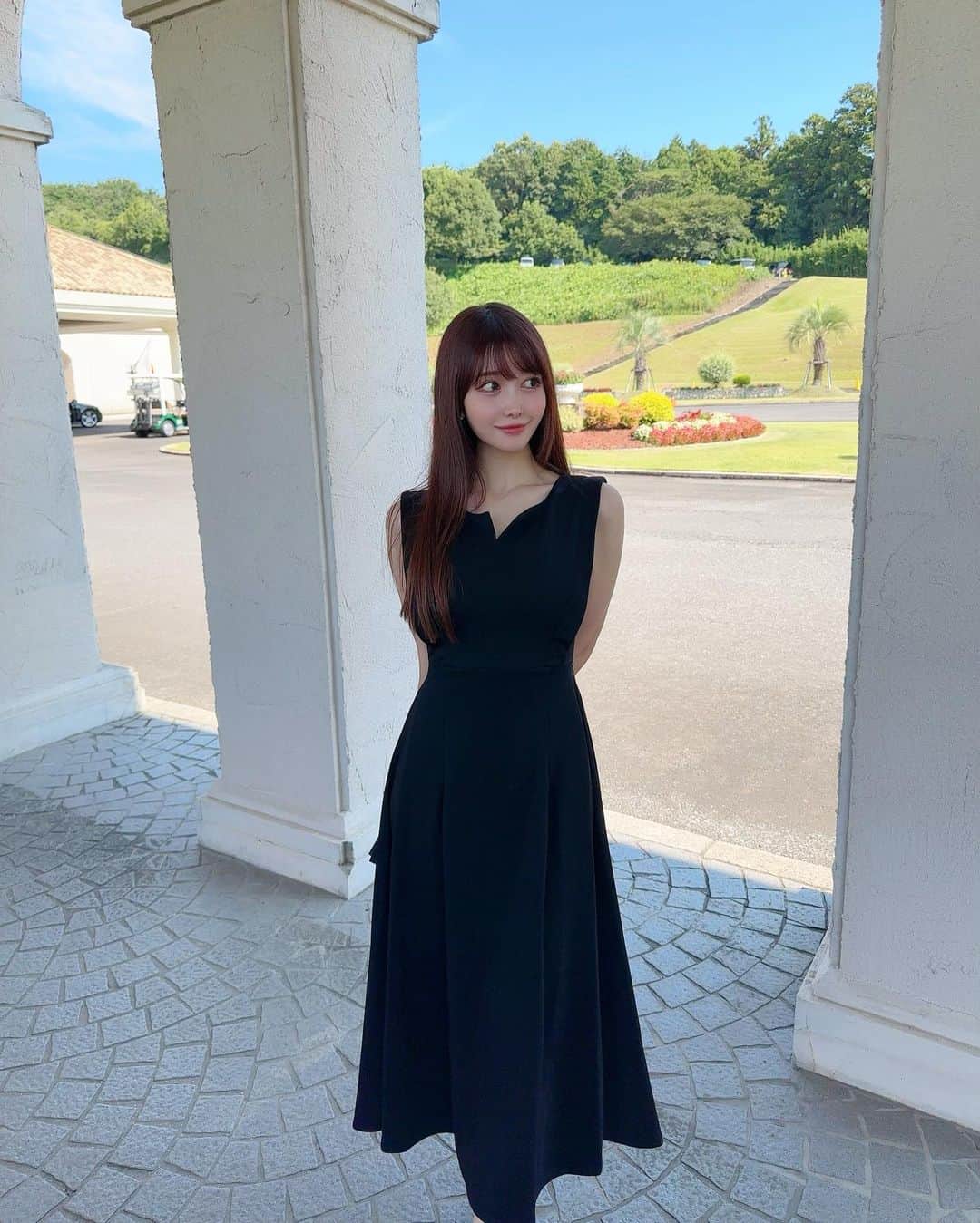 MAYUさんのインスタグラム写真 - (MAYUInstagram)「. この前行ったセゴビアゴルフクラブのクラブハウスの外観とか、駐車場までの道が可愛かったの〜🏰🤍 . 無駄に自撮りしちゃってた😚🤳 . . 暑いのもういいから早く秋が来てほしいな〜〜🍁🍂🌰🍠🍇🌾🌝 . . #ゴルフ女子#ゴルフ#ゴルフ場#セゴビアゴルフクラブインチヨダ#golf#golflife#golfaddict#golfclub#golfcourse#japan」8月9日 19時05分 - mayu.kina_golf