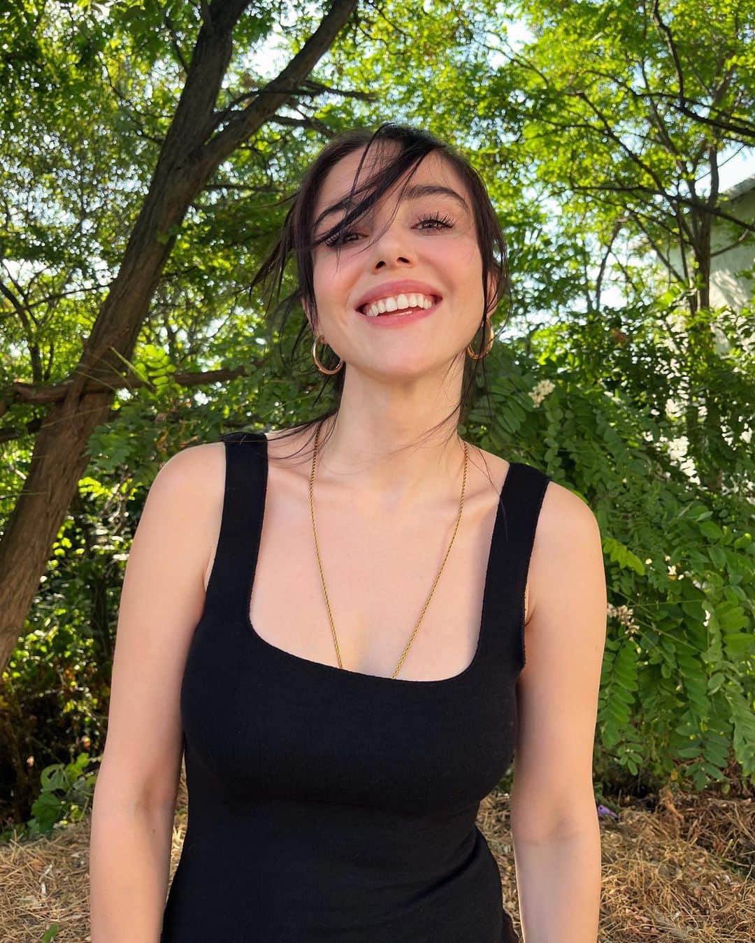 Ozge Gurelのインスタグラム：「Annem aşure yapıyor koş dediler 😍🎉」