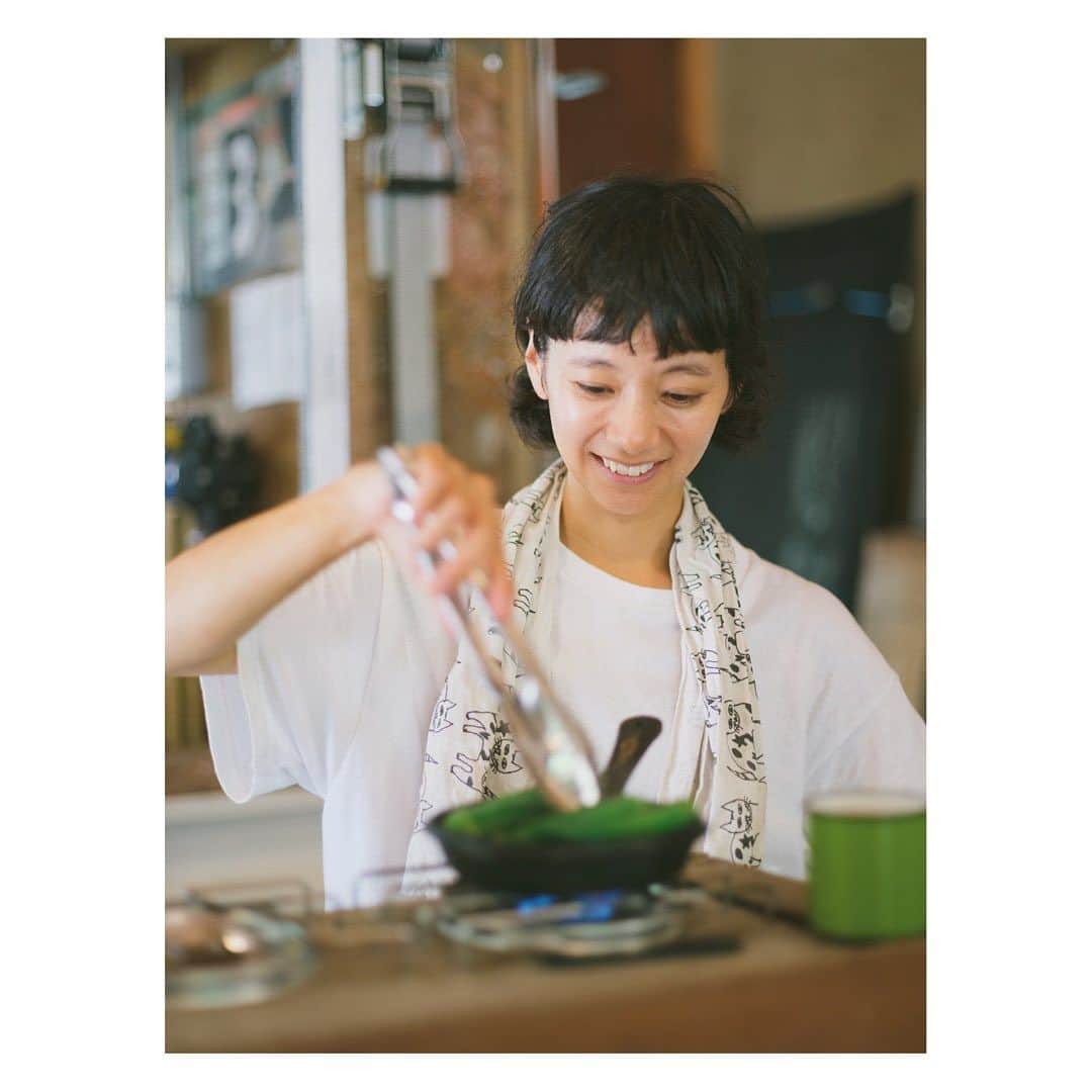 弥香のインスタグラム：「🍳🥦🍅🥬🫛 ハルオの写真 @haruo.860   ほぼほぼ ズの森でご飯🍚  夏野菜 ピーマンもゴーヤも 種ごと調理してる  ゴミ減るし楽ちんで 栄養満点  手間かけすぎず かけて 効率よく」