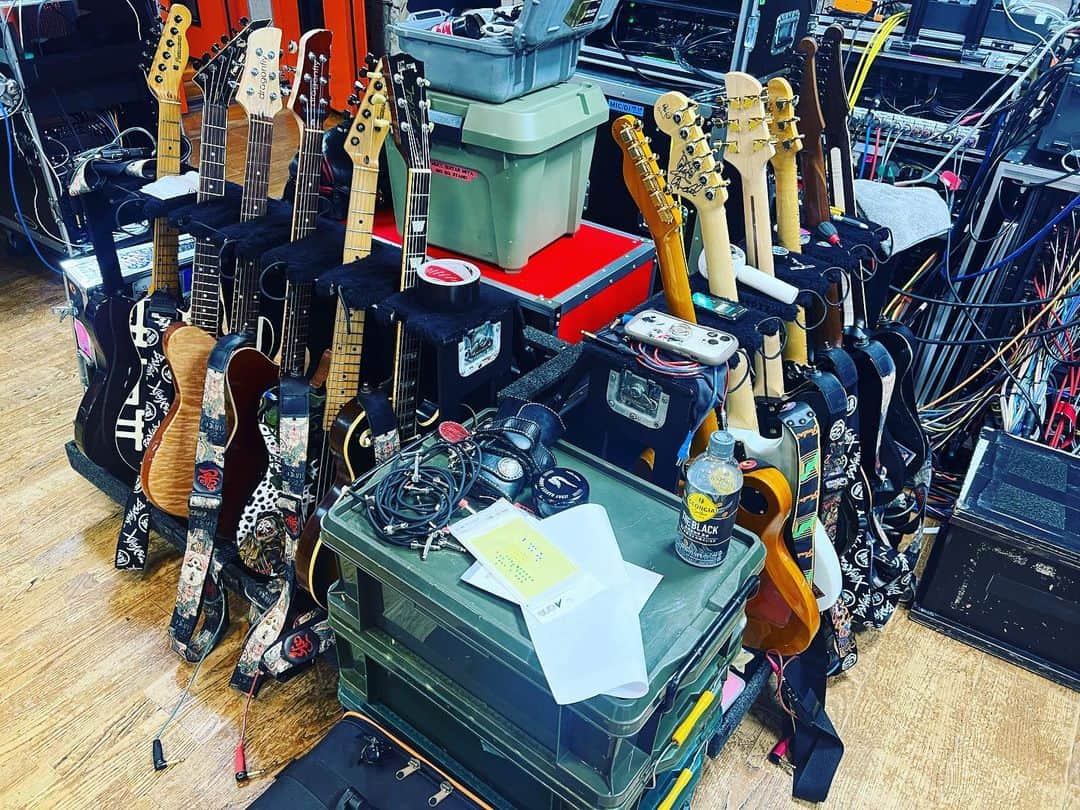 ミヤ のインスタグラム：「ライブ3本分のリハは大変です！ロッキン台風来ないで #mucc25th #悪夢69 #rijf2023 #アレンBD」