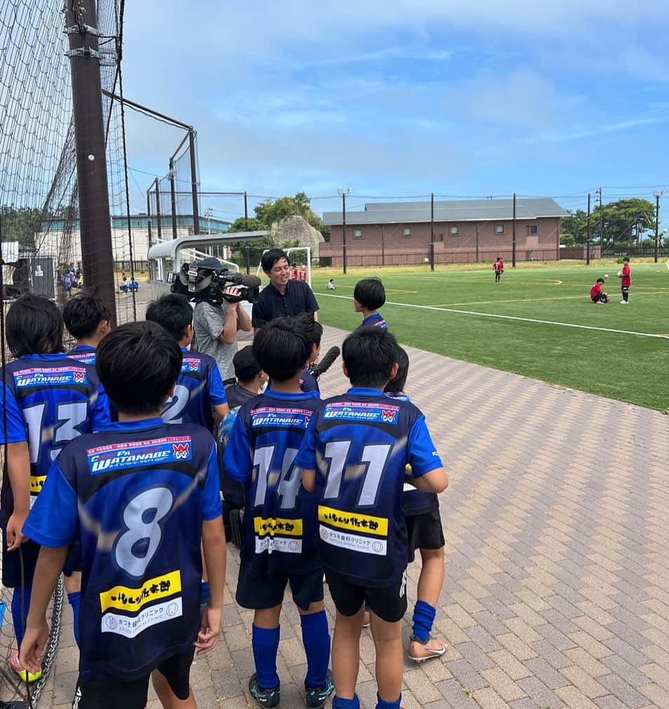 萬代宏樹のインスタグラム：「BANDAICUP宮城大会⚽️  無事に1日目が終了しました🙇‍♂️  まずは協賛企業の皆様、ありがとうございます。  そして1日目にはなんとTBC東北放送様が取材に来てくれました📹 テレビカメラに子供達は大興奮😂😂  この様子は明日夕方の「Nスタみやぎ」で放送される予定ですのでみなさん是非ご覧ください❤️  取り急ぎご報告となります✊  #BANDAICUP #サッカー大会 #TBC東北放送 #協賛企業 #株式会社万代 様 #カイハツ産業株式会社 様 #バランス整骨院グループ 様 #カーズファクトリーワタナベ 様 #株式会社ダイオー様 #いもくり佐太郎 #かつき歯科クリニック 様」