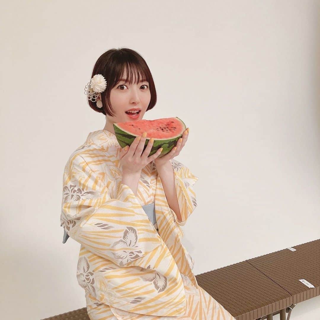 花澤香菜のインスタグラム：「. 発売中の声優グランプリ９月号のオフショットです☺️🌸 9月放送のTVスペシャルアニメ「五等分の花嫁∽」お楽しみに〜！！！✨ #五等分の花嫁  #中野一花  #花澤香菜」