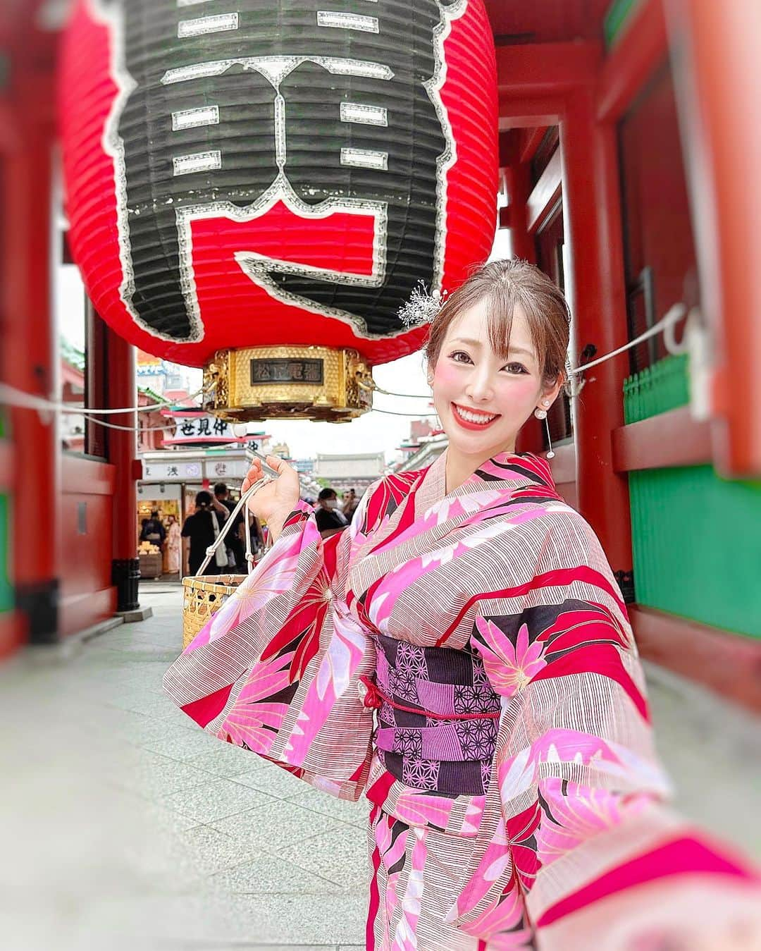 りほのインスタグラム：「久しぶりに翠SUI SPAさんで小顔矯正コルギしてもらってきたにょん✨☺️  顔だけじゃなく、オールハンドで首肩もしっかりほぐしてくれてとってもすっきり💕😆顔もけっこう凝るんだな😳  夏は暑いからつい部屋をクーラーで涼しくしちゃって冷えがちだけど、内臓も冷やさないように気をつけよーっと🤭  歪んだ顔の骨格をしっかり矯正してもらって気になってた左右左の歪みもよくなりました✨  写真は左がbeforeで右がafterだにょん☺️血流よくなってリラックスしたからか、終わった後の顔が優しくなった気がする😊  スッキリしたからまた頑張れる❤️☺️  @sui_spa #小顔矯正 #ヘッドスパ #花嫁美容 #プレ花嫁 #ブライダルエステ #ブライダルダイエット #スイスパ #表参道エステ #矯正　#骨格矯正　#美容　#ストレスケア　#小顔　#スパ　#beauty #healthy #Relux #ダイエット　#コルギ　#エステ　#PR　#アウトドアモデル　#ショートヘア　#ショートカット　#shorthair #美活 #モデル　#看護師　#ナース　#ナースモデル」