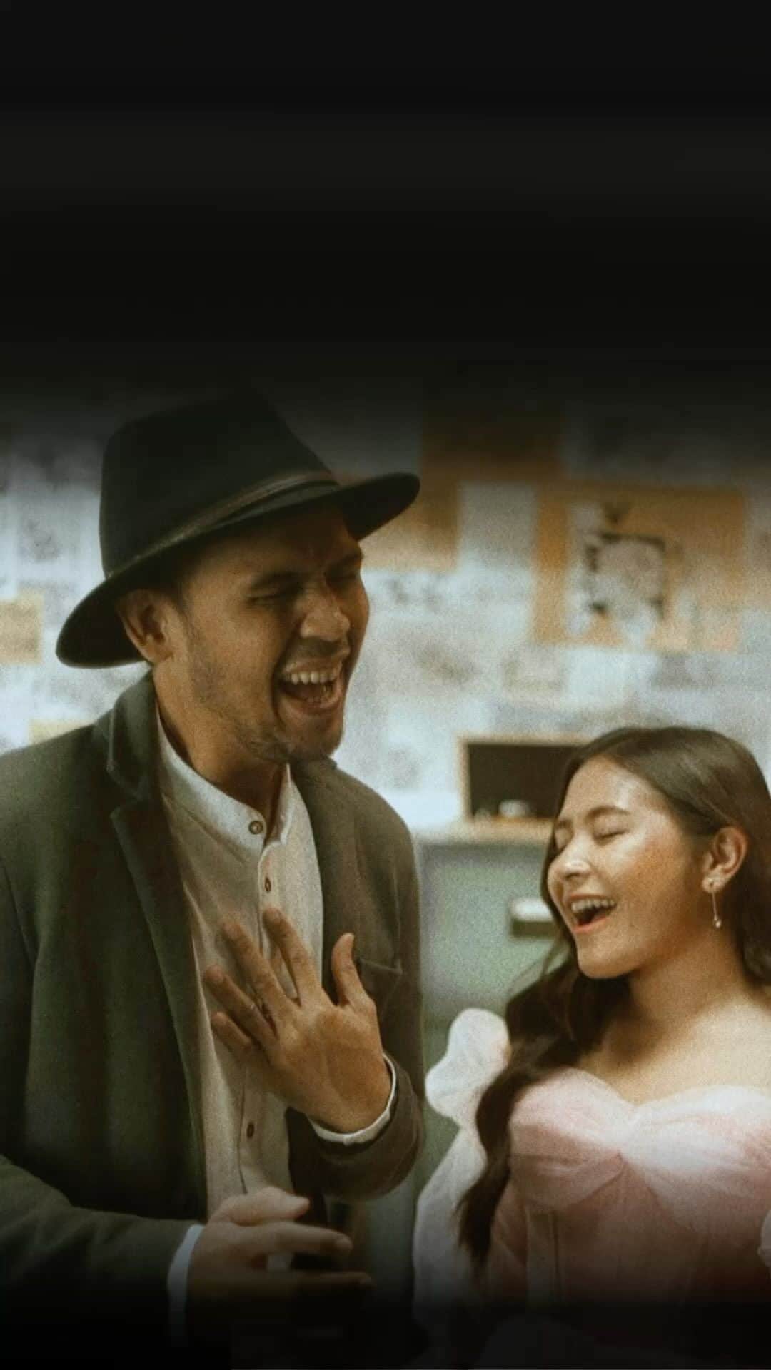 Prilly Latuconsinaのインスタグラム：「#MusicaNewRelease Music Video "Kidung" @segara_ega ft. @prillylatuconsina96  Kalian udah tau dong lagu Kidung yang dinyanyikan ulang oleh Segara dan aku?  Sekarang Music Video Kidung sudah bisa kamu saksikan di Channel YouTube @musicastudios ❤️   Jangan lupa tonton Music Videonya dan juga dengarkan album "Segara: Untuk Galih dan Ratna" di seluruh Digital Streaming Platform kesayangan kamu ya ✨  Film #PuspaIndahTamanHati tayang 31 Agustus di Bioskop seluruh Indonesia 🫶🏻  @puspaindahfilm #Segara #SegaraTentangGalihdanRatna #Kidung #musicastudios」