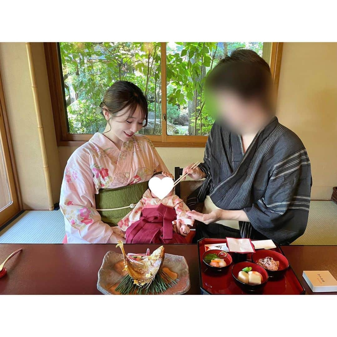 松岡里枝さんのインスタグラム写真 - (松岡里枝Instagram)「＼＼100日祝い🎎🪭／／  生後100日のお祝いと、 一生食べることに困らないようにという願いを込めた行事『お食い初め』をしました👶🏻🥢🙏🏻🌸  まだまだ先かなぁと思ってたけど、あっという間に生後３ヶ月🩷  最近本当に ぷにぷに、ふにゃふにゃで 毎日可愛すぎる🥹🫶🏻👶🏻  健康第一🫧 これからも健やかに育ちますように🍀  可愛いベビー袴は @tsukihana.official の🪭💕  シワになりにくくて、 上下分かれてたりマジックテープで 着脱も楽ちんでした🥰🫶🏻  お正月やひな祭り、七五三にも良さそう🎎💓  東京タワーのふもとにある 「とうふやうかい」🥢 店内も中庭もすごく雰囲気が良かったです🪷✨  #100日祝い #お食い初め #ベビー袴 #生後3ヶ月 #女の子ベビー #女の子ママ #赤ちゃん #赤ちゃんのいる生活 #赤ちゃんのいる暮らし #とうふやうかい」8月9日 19時36分 - okarie1023