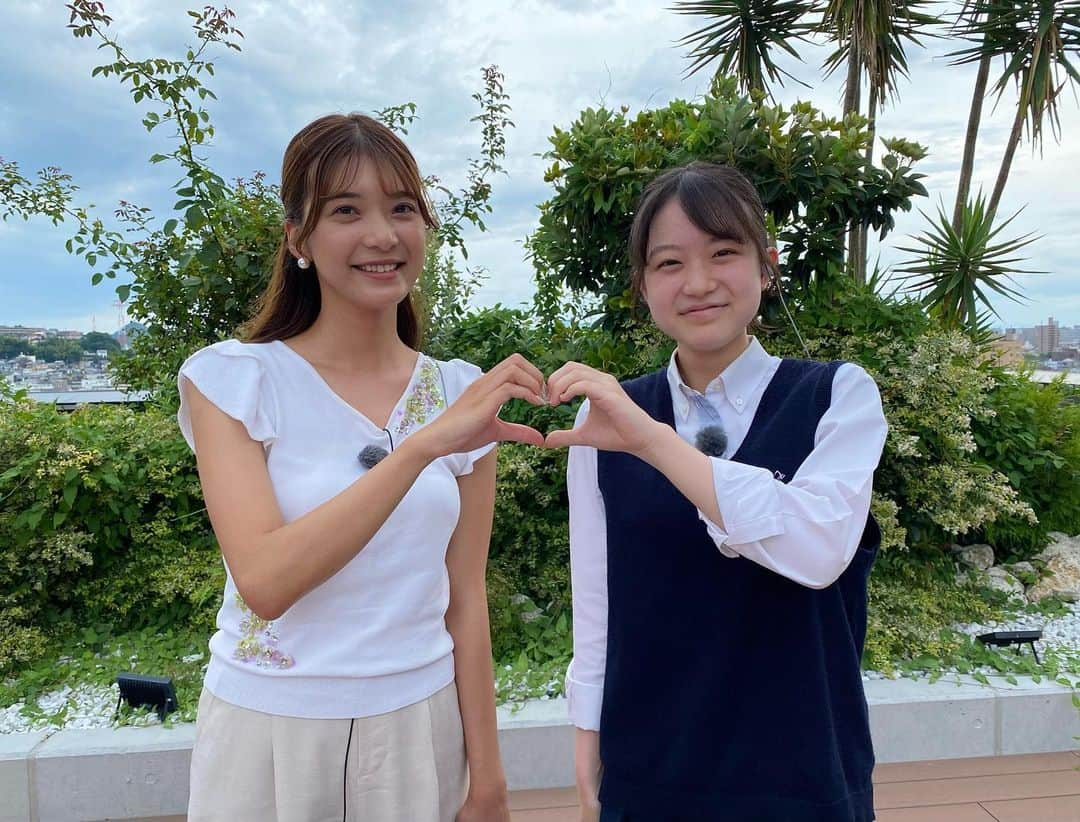 テレビ新広島のインスタグラム：「高校生がお天気キャスターに挑戦☀️  🍉夏休み特別企画🍉  8/7(月)～8/11(金)の5日間 『TSSライク！』では 広島県内の高校生が お天気キャスターに挑戦🎤  きょう8/9(水)は広島なぎさ高校2年生 放送部の木村心香さん✨  『TSSライク！』の 屋上天気を見てくれているそうで…  「いつも見ているところに 実際に立って読むことができて テンションがあがりました！」 とのこと✨  天気予報も明るくフレッシュに 伝えてもらいました😊  #広島なぎさ #広島なぎさ高校 #高校生 #放送部 #西山穂乃加 #にしやまほのか#西山穂乃加アナ #西山アナ #テレビ新広島 #tss #アナウンサー#女子」