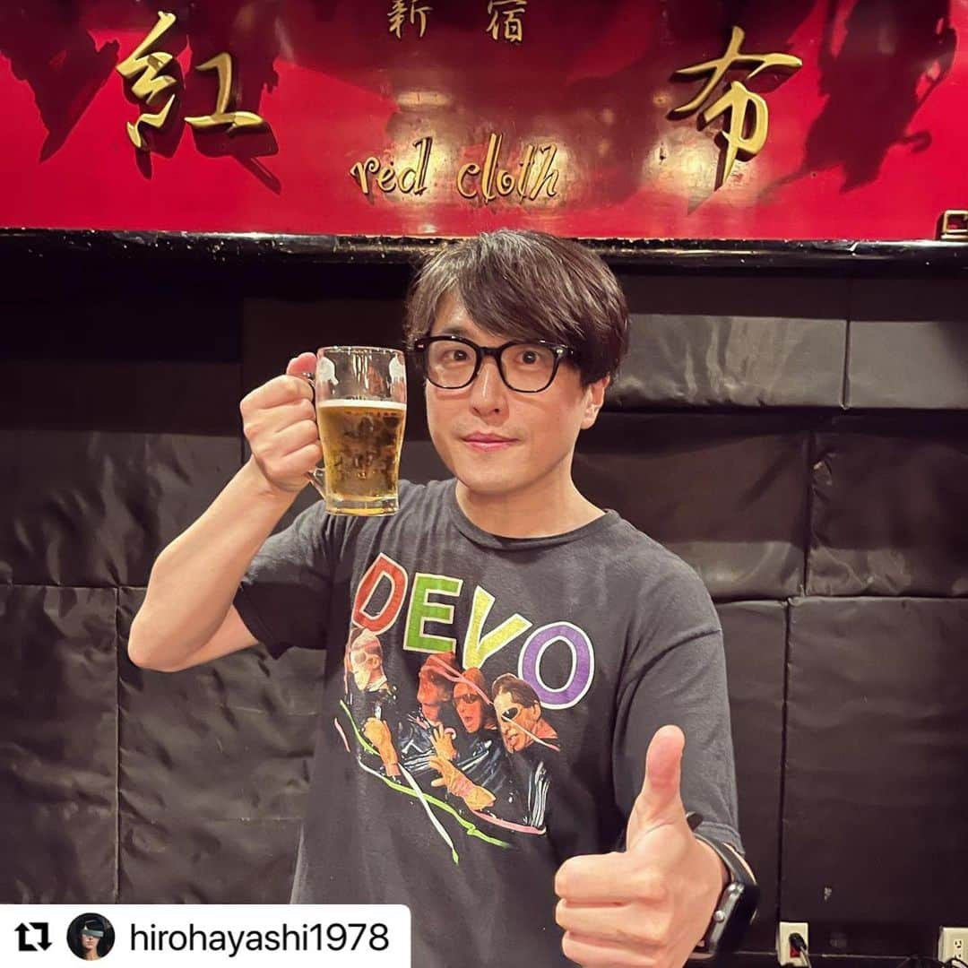 POLYSICSさんのインスタグラム写真 - (POLYSICSInstagram)「#Repost @hirohayashi1978 with @use.repost ・・・ 「red cloth 20周年おめでTOISU！ついでにハヤシもおめでTOISU！」終了ー！  めっちゃくちゃハッピーなライブ！ 来てくれたみんな、祝ってくれてありがTOISU！！！  red cloth20周年おめでTOISU！！！ ついでに俺おめでTOISUー！！  良い誕生日になったよ✌️ 今日のビールは格別だな😋  #polysics #新宿redcloth」8月9日 19時52分 - polysics_official