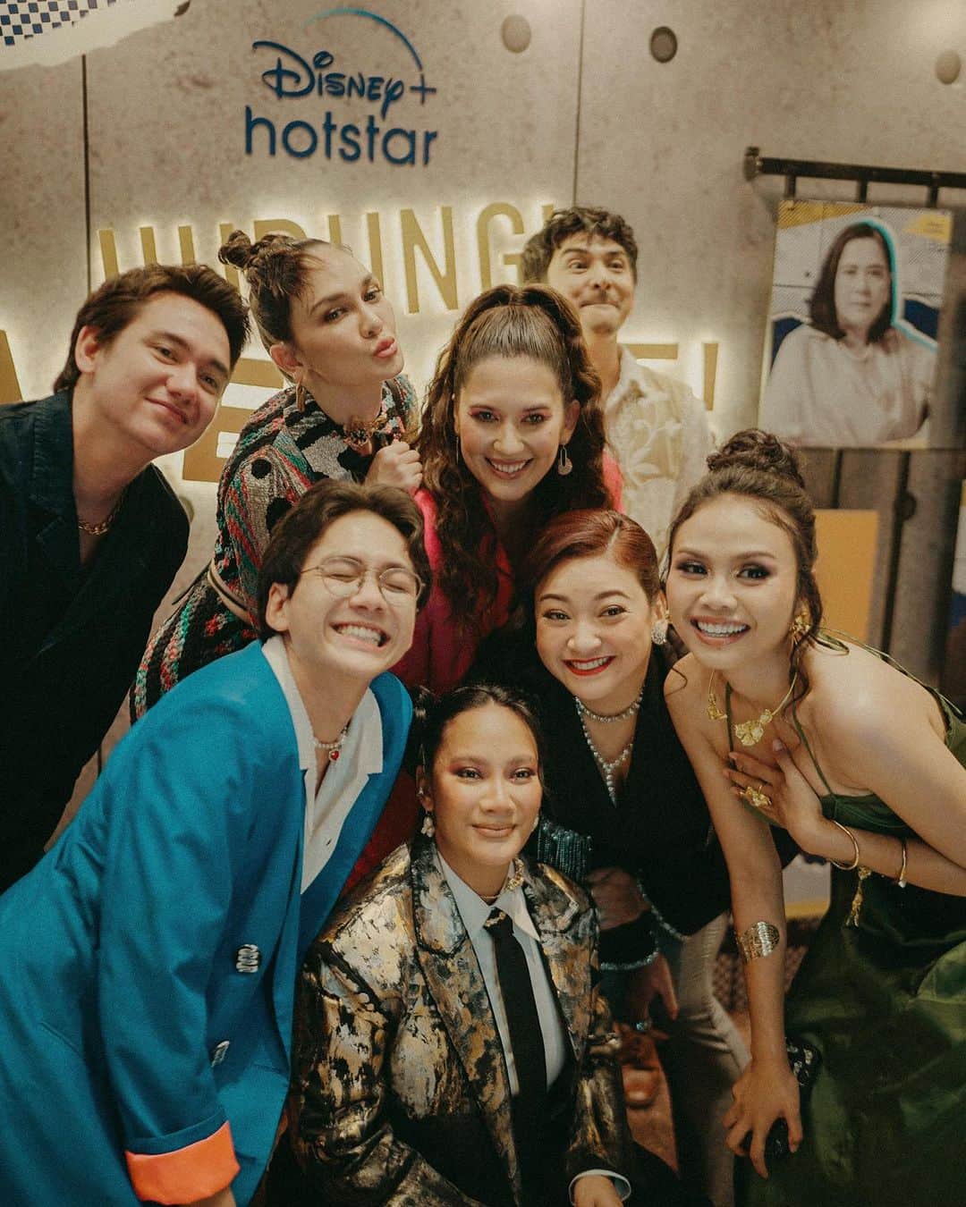 ルナ・マヤのインスタグラム：「Hubungi Agen Gue! Udah pada nonton belum seriesnya di @disneyplushotstarid? 😏」