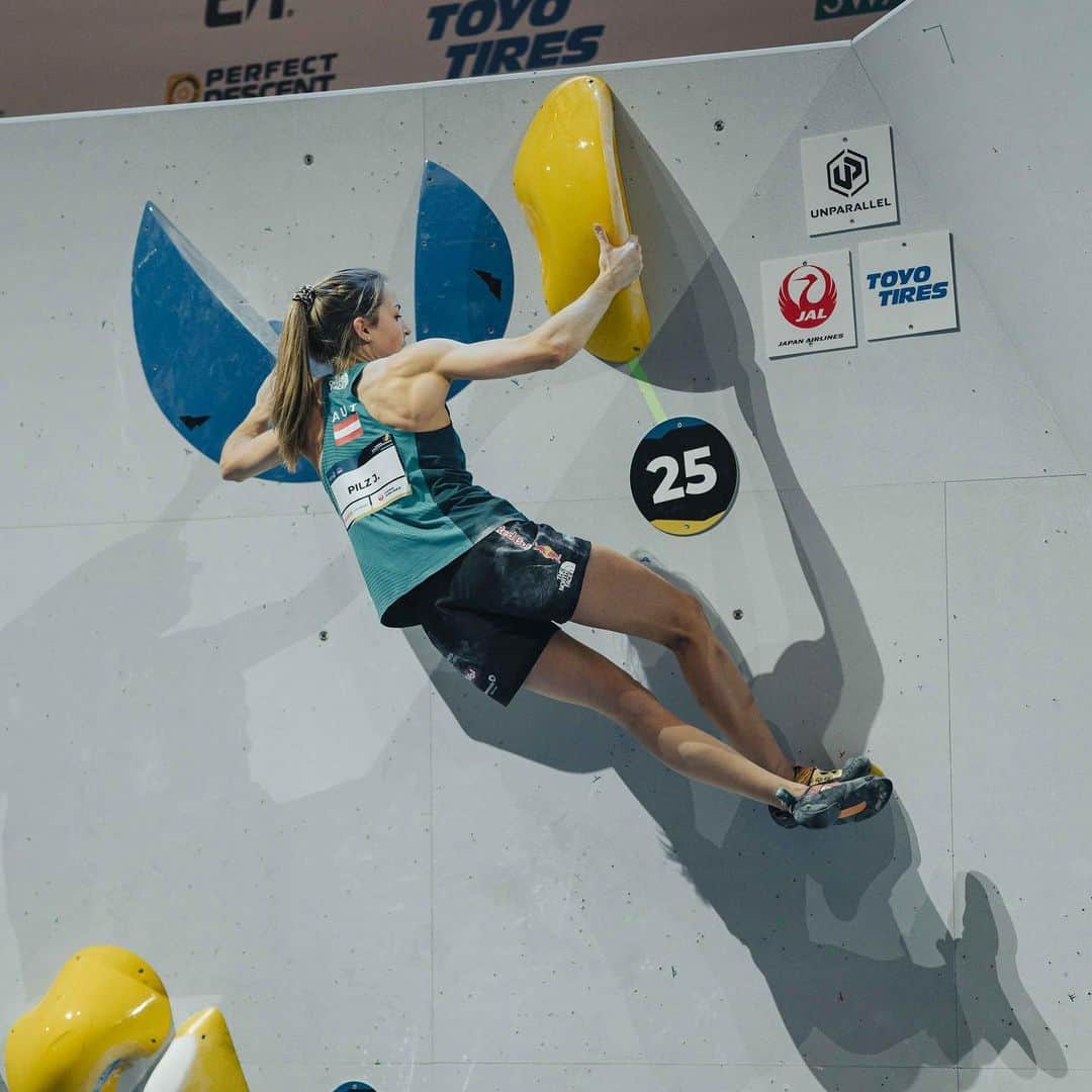 ジェシカ・ピルツのインスタグラム：「Strong performance 🔝💯 @jessy_pilz finished the semifinal boulder competition in the Olympic Combined on 7th place and has a good starting position for the lead part in the evening🤩👌🏻🇦🇹  #austriaclimbing #bern2023#📸: @ifsclimbing | @janvirtphotography | @lenadrapella」