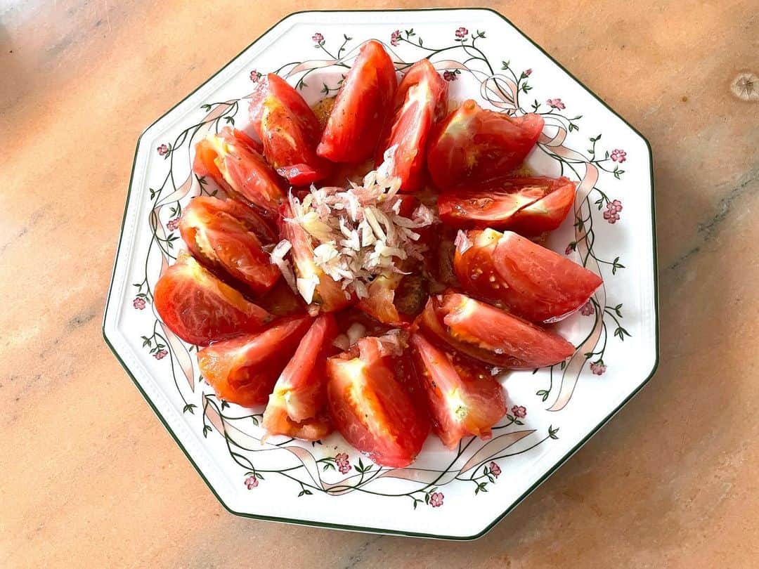 アグネス・チャンのインスタグラム：「トマトとみょうがのサラダ。すごく美味しかったです。夏の味覚ですね。」