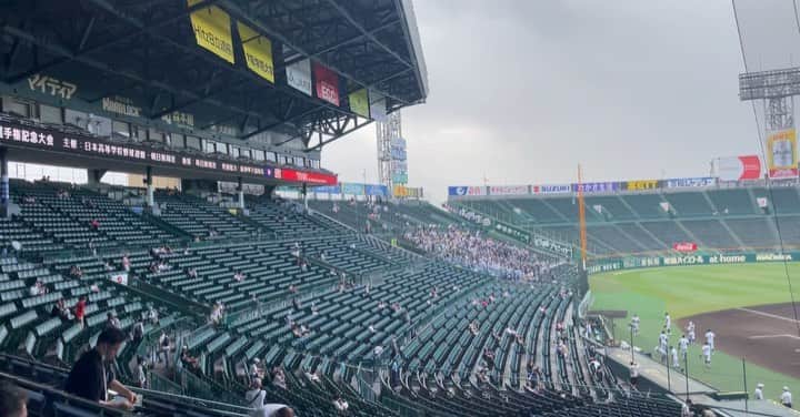 矢野謙次のインスタグラム：「連日甲子園🔥  昨日の試合で 応援歌の選曲が👍🔥  大学の後輩や現役時代からサポートしてくれてるasicsに勤めてる友達や知り合いの方々に会えて毎日楽しいです😆」