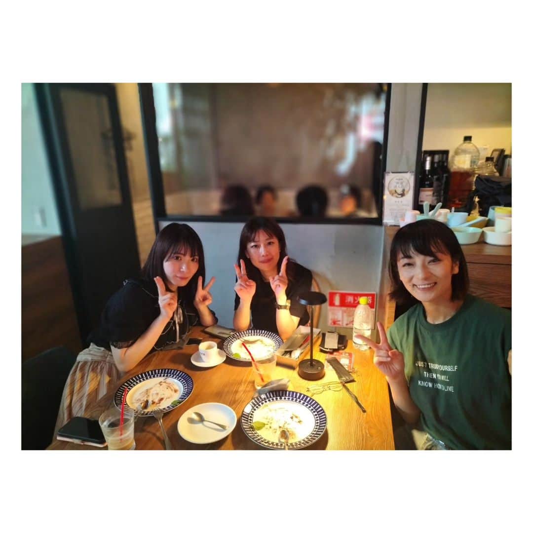 のインスタグラム：「さい子ちゃんと香西さんと大好きなコンプソンズを観てきたー🌝すごい熱量！演劇やりたいよ！！」