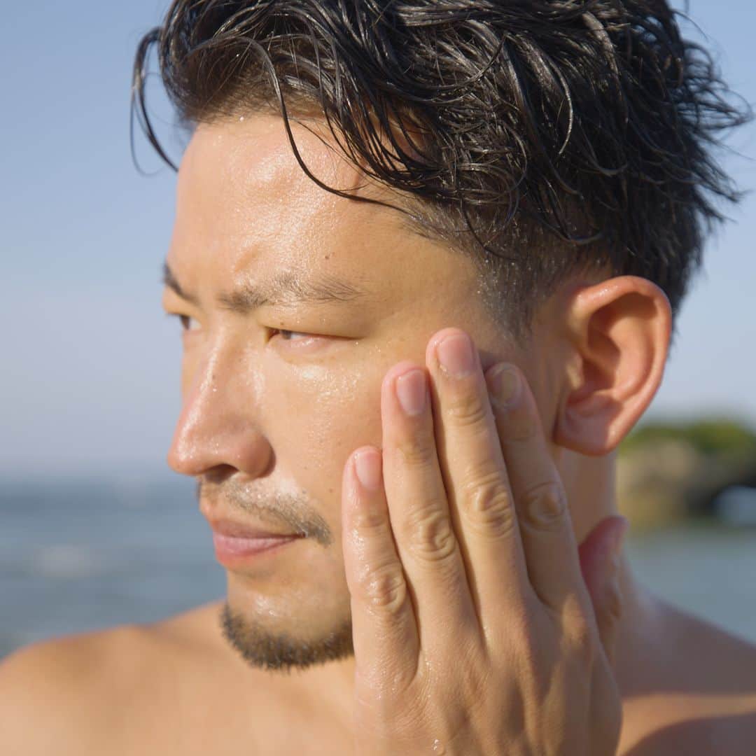 Be.okinawaさんのインスタグラム写真 - (Be.okinawaInstagram)「Protect your skin and Okinawa's marine life this hot, hot summer! Sunscreen is an essential while out and about in Okinawa's beaches☀️🏖️   The Coral-Friendly Sunscreen not only keeps your skin healthy from the scorching sun, but it is also made from ingredients that are harmless to corals, which in turns safeguard the marine life.   Let's work together to preserve Okinawa's beautiful marine environment for the future generations to come!   #japan #okinawa #visitokinawa #okinawajapan #discoverjapan #japantravel #okinawabeaches #sustainable #sustainabletravel #okinawaocean #sustainableokinawa #marinelife」8月9日 20時00分 - visitokinawajapan