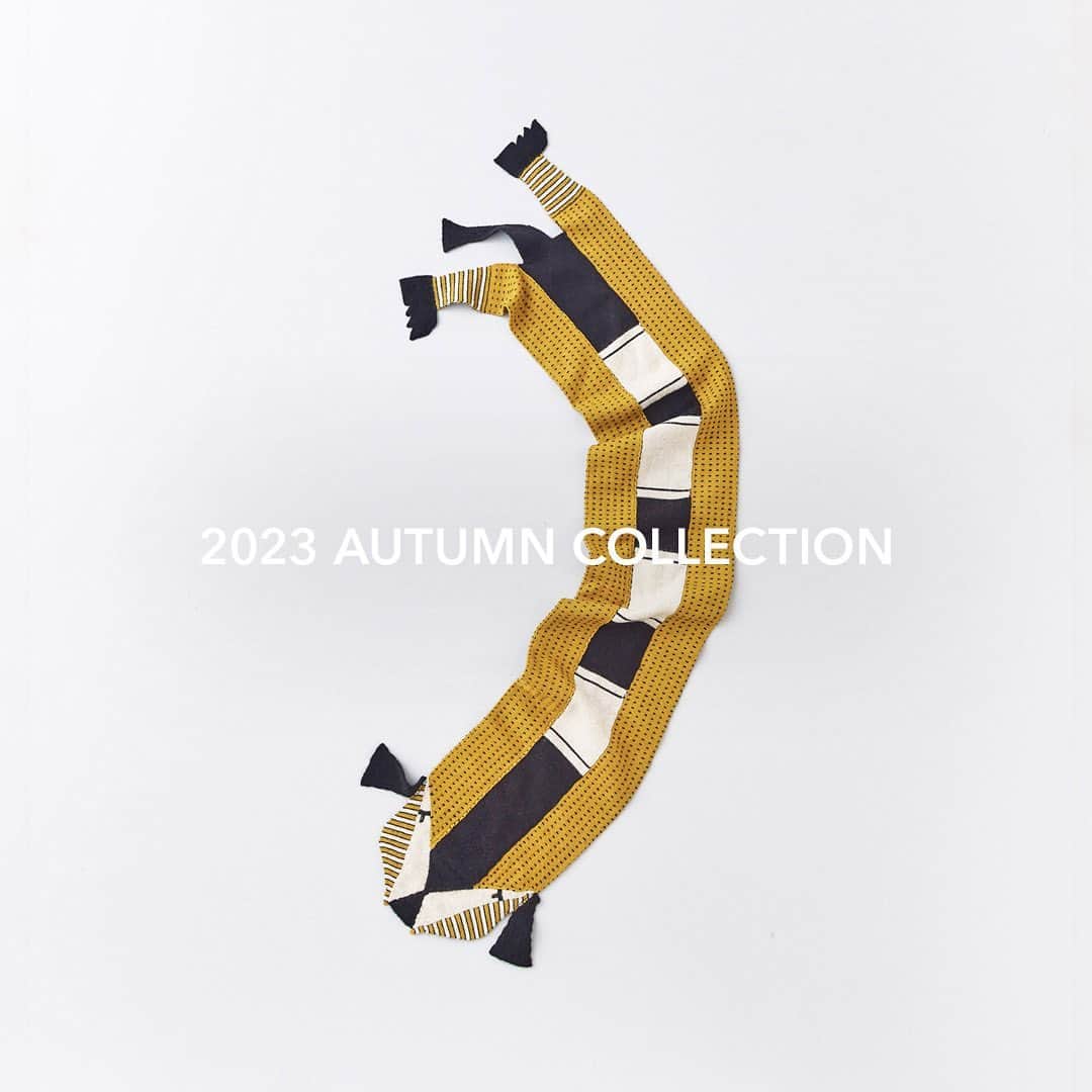 ARTS&SCIENCE official accountさんのインスタグラム写真 - (ARTS&SCIENCE official accountInstagram)「・ 2023 Autumn Collection  ARTS&SCIENCEの各店では、2023AWコレクションのアイテムが順次店頭に並び始めています。  このシーズンでは〈Autumn / Winter / Holiday〉に分け、それぞれの表現をWEBとSNSでご覧いただきます。まずは、8月と9月に並ぶ品々をメインにご紹介する「2023 Autumn Collection」を公開いたしました。どうぞご覧ください。  The Arts & Science 2023 AW collection has begun to lineup at our shops. This season we will introduce the Autumn, Winter and Holiday collections individually on our official webpage and SNS. We have released the first selection of items available at our shops from August through September, the "2023 Autumn Collection." Please take a moment to look at our new visuals.  @arts_and_science  価格やアイテムの詳細は、WEBサイトにてご覧いただけます。プロフィールのURLからご覧ください。 For more details, tap the link in our bio.  入荷日はアイテムにより異なります。商品についてのお問い合わせは店舗、またはWEBサイトのコンタクトフォームよりご連絡ください。 Launch dates will vary per item. For item requests and direct mail orders, please contact our shops directly or use our contact form from our official web page.  #artsandscience #dianedeclercq #judygeib #hibi #成田理俊」8月9日 20時00分 - arts_and_science