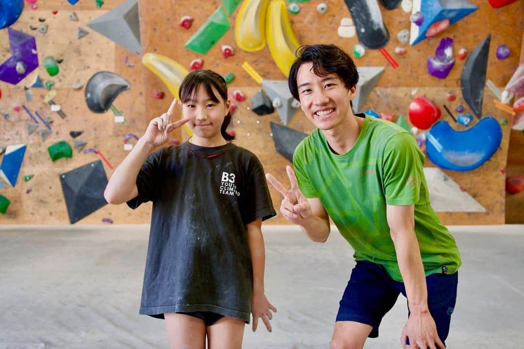 渡部桂太さんのインスタグラム写真 - (渡部桂太Instagram)「8月4日ワタラボinウォルラス @watalabo_climbing  @climbinggym_walrus   今回はパーソナルレッスン2枠＆グループレッスン2枠を実施させていただきました！  ⭐︎パーソナルレッスン ヒヤリングの後、登りに応じたムーブをアドバイス 苦手な部分は地面でのトレーニングを紹介 また既存課題を使った距離出しのバリエーションと、動き出しの軌道を練習してもらいました。  ⭐︎グループレッスン 同じ課題を使い、ムーブの理解を深めたり、違うムーブ取り入れて試し、課題の理解度を増やすレッスンを行いました。  今回も試行錯誤しながらの開催 怪我の影響で登って教えることができないので、伝えることが難しい場面がありますが。 その中でも最大限伝えることができたと思います。  次回開催もお楽しみに‼️  @lasportivajp  @wise.official.japan  @watalabo_climbing   #ワタラボ #WATALABO #クライミング講習  #渡部桂太   #ボルダリング  #クライミング  #講習  #講習会」8月9日 20時10分 - keita_watabe