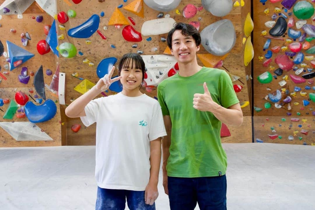 渡部桂太さんのインスタグラム写真 - (渡部桂太Instagram)「8月4日ワタラボinウォルラス @watalabo_climbing  @climbinggym_walrus   今回はパーソナルレッスン2枠＆グループレッスン2枠を実施させていただきました！  ⭐︎パーソナルレッスン ヒヤリングの後、登りに応じたムーブをアドバイス 苦手な部分は地面でのトレーニングを紹介 また既存課題を使った距離出しのバリエーションと、動き出しの軌道を練習してもらいました。  ⭐︎グループレッスン 同じ課題を使い、ムーブの理解を深めたり、違うムーブ取り入れて試し、課題の理解度を増やすレッスンを行いました。  今回も試行錯誤しながらの開催 怪我の影響で登って教えることができないので、伝えることが難しい場面がありますが。 その中でも最大限伝えることができたと思います。  次回開催もお楽しみに‼️  @lasportivajp  @wise.official.japan  @watalabo_climbing   #ワタラボ #WATALABO #クライミング講習  #渡部桂太   #ボルダリング  #クライミング  #講習  #講習会」8月9日 20時10分 - keita_watabe