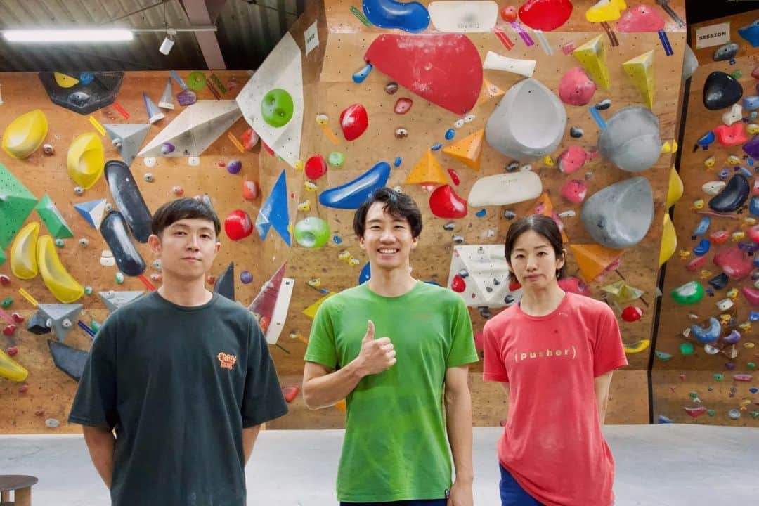 渡部桂太さんのインスタグラム写真 - (渡部桂太Instagram)「8月4日ワタラボinウォルラス @watalabo_climbing  @climbinggym_walrus   今回はパーソナルレッスン2枠＆グループレッスン2枠を実施させていただきました！  ⭐︎パーソナルレッスン ヒヤリングの後、登りに応じたムーブをアドバイス 苦手な部分は地面でのトレーニングを紹介 また既存課題を使った距離出しのバリエーションと、動き出しの軌道を練習してもらいました。  ⭐︎グループレッスン 同じ課題を使い、ムーブの理解を深めたり、違うムーブ取り入れて試し、課題の理解度を増やすレッスンを行いました。  今回も試行錯誤しながらの開催 怪我の影響で登って教えることができないので、伝えることが難しい場面がありますが。 その中でも最大限伝えることができたと思います。  次回開催もお楽しみに‼️  @lasportivajp  @wise.official.japan  @watalabo_climbing   #ワタラボ #WATALABO #クライミング講習  #渡部桂太   #ボルダリング  #クライミング  #講習  #講習会」8月9日 20時10分 - keita_watabe