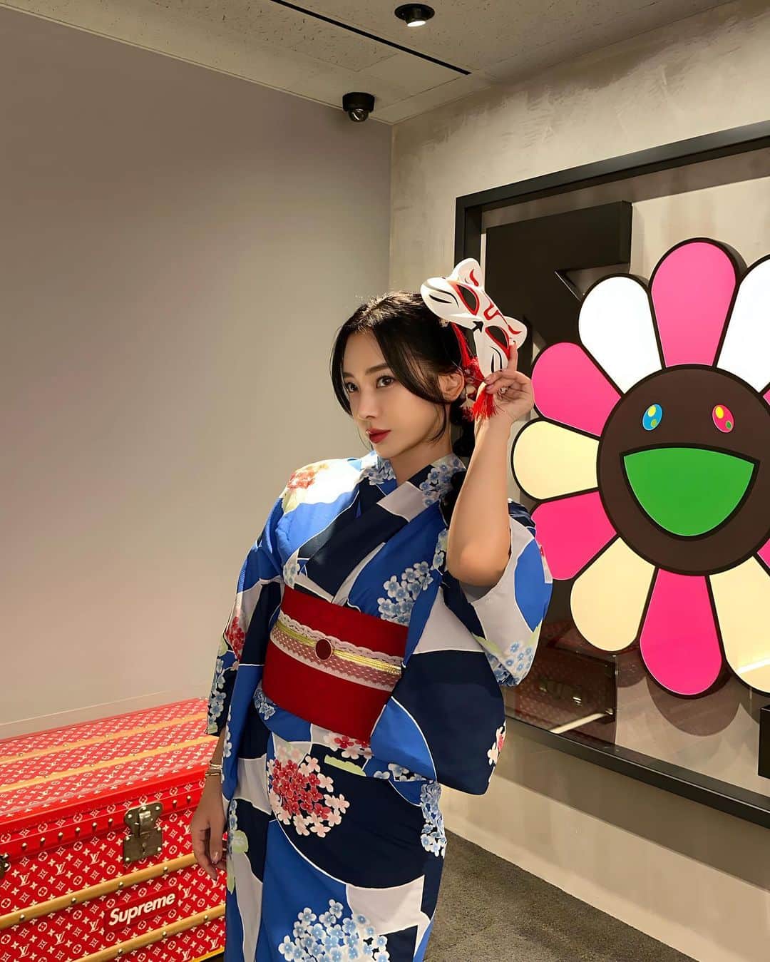 megbabyのインスタグラム：「みんなの夏の予定は〜？🌻  わたしは今年もオフィスで浴衣を着て出勤👘 夏祭りイベントをして夏気分味わいました🥹☀️  こうして夏気分を楽しめるのもMEGOODを愛してくれるみんなのおかげです🩷🫶  オフィスのエントランスはPOPUPのみんなの映像を流してるよ🥹 (愛強め❤️)  また会えるかな〜🫢🤭  #MEGOODBEAUTY  #mgbskin」