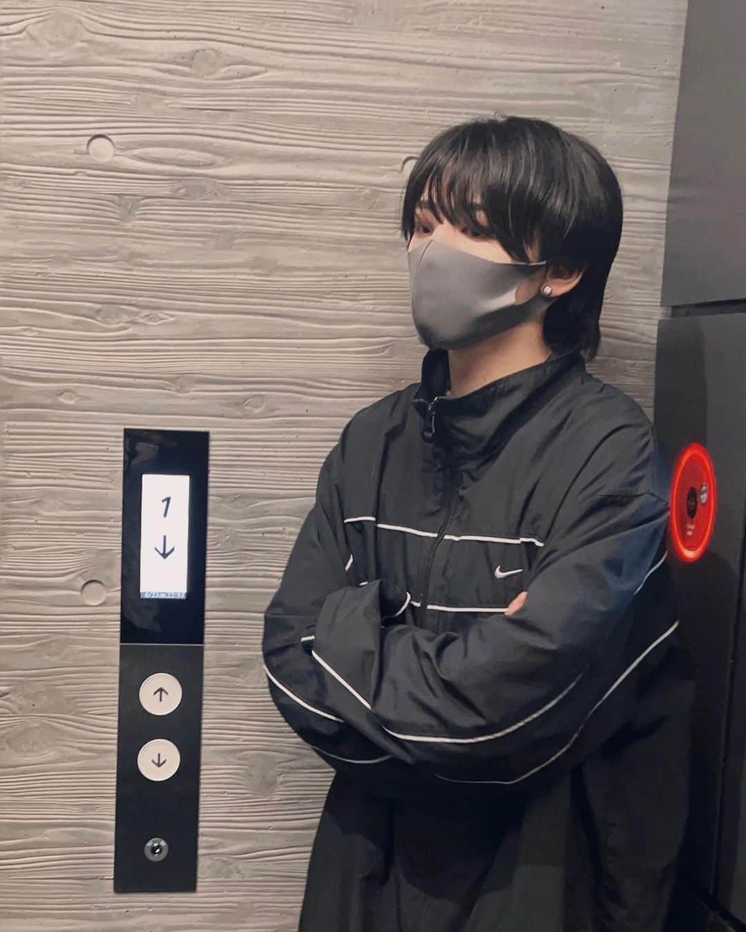 のインスタグラム：「デフォで機嫌悪い顔なのやめてもろて🤦🏾‍♂️」